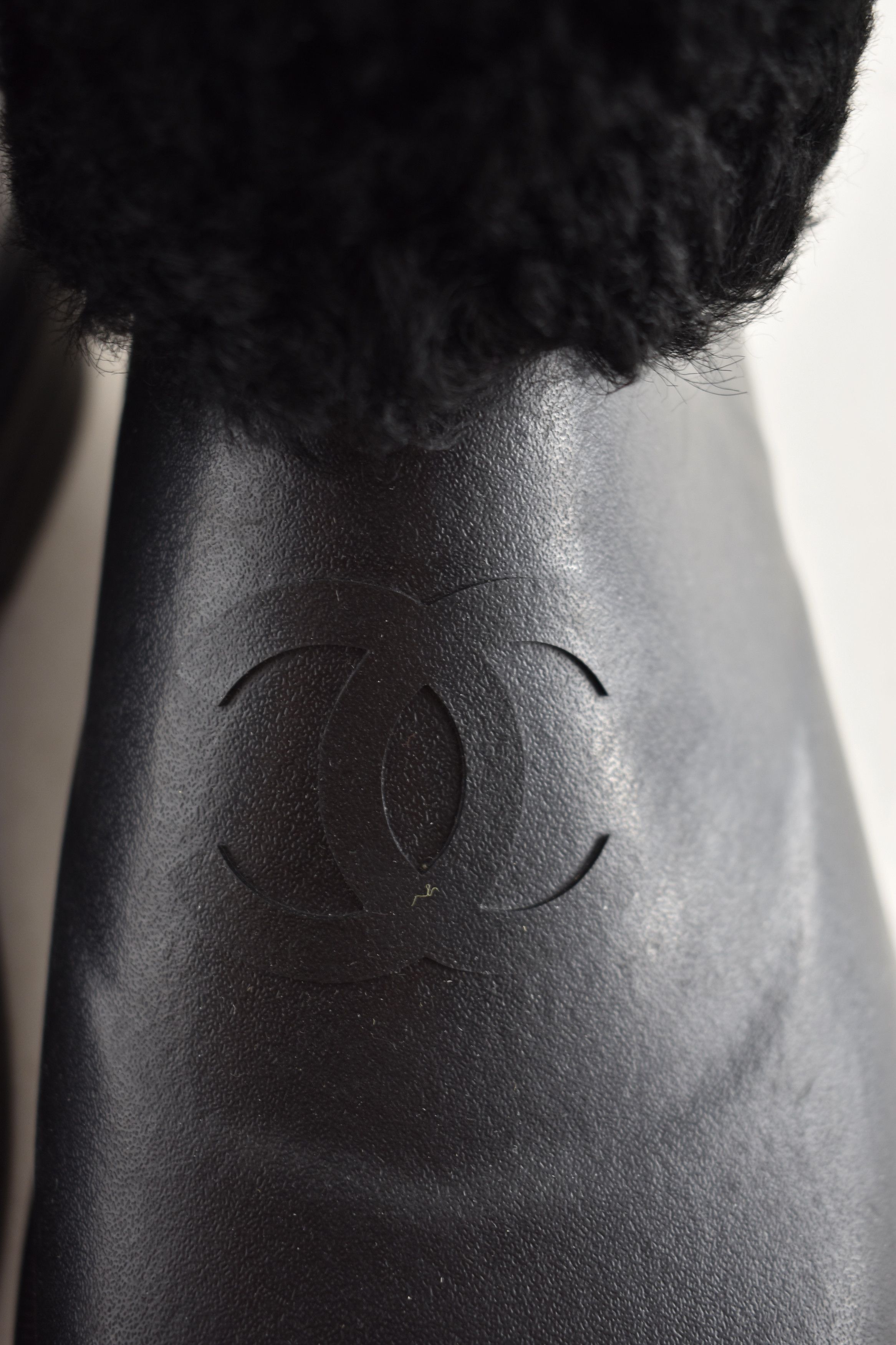 Chanel Chanel 24K Shearling Fur Rubber CC Short Ankle Rain Boots 40 Size US 10 / IT 40 - 5 Thumbnail