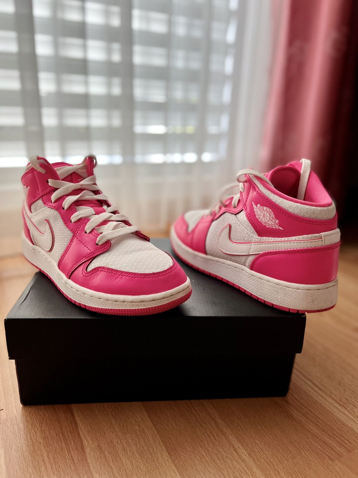 Nike Air Jordan 1 Mid GS “Hyper Pink” – UK 4.5 Size US 7 / IT 37 - 3 Thumbnail