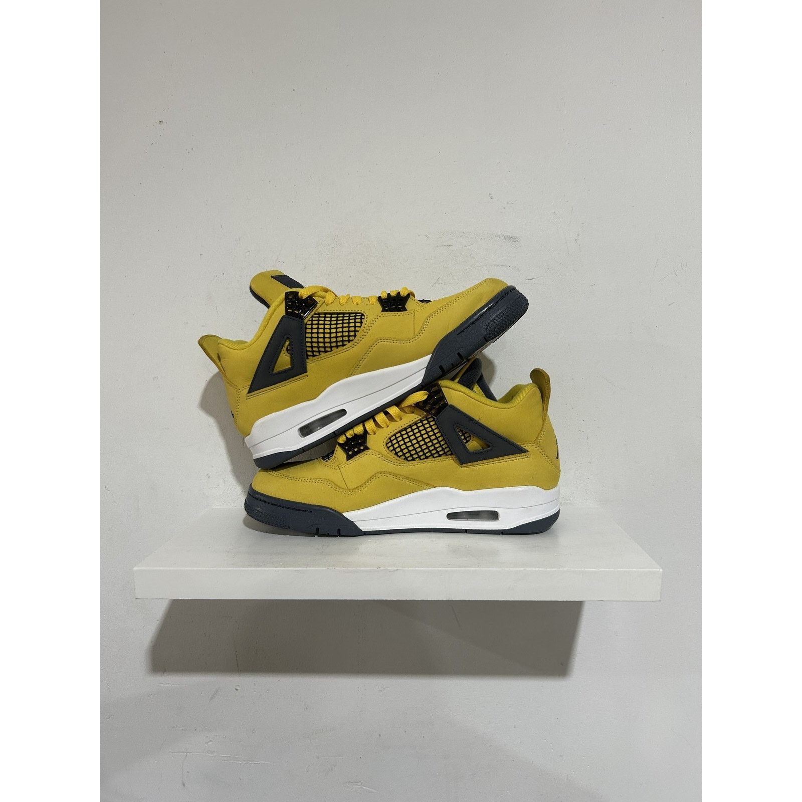 Nike JORDAN 4 RETRO LIGHTNING SIZE 9 PREOWNED Size US 9 / EU 42 - 7 Thumbnail