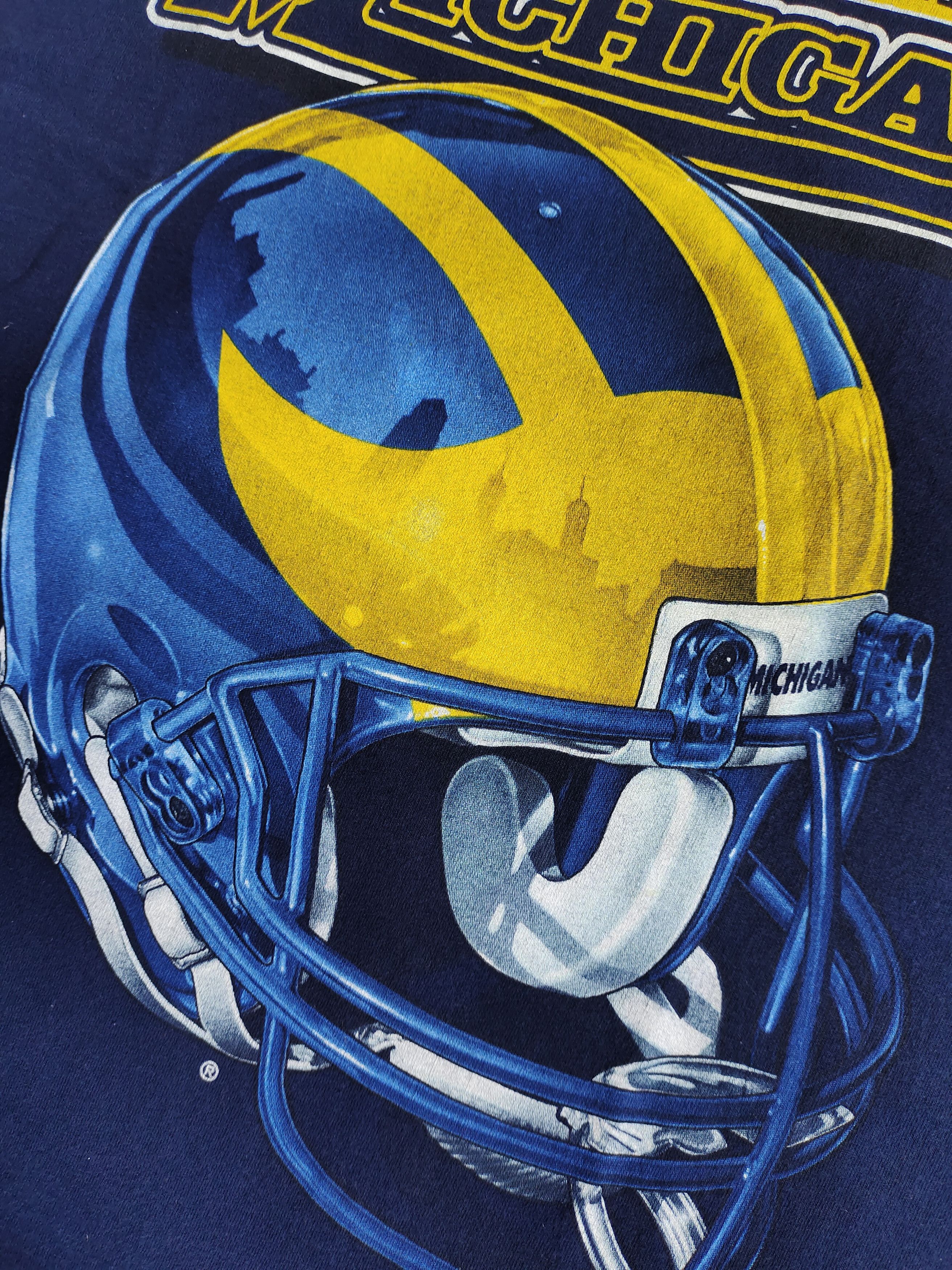 Vintage Vintage Michigan Wolverines Helmet 90s T-shirt Size US L / EU 52-54 / 3 - 5 Thumbnail