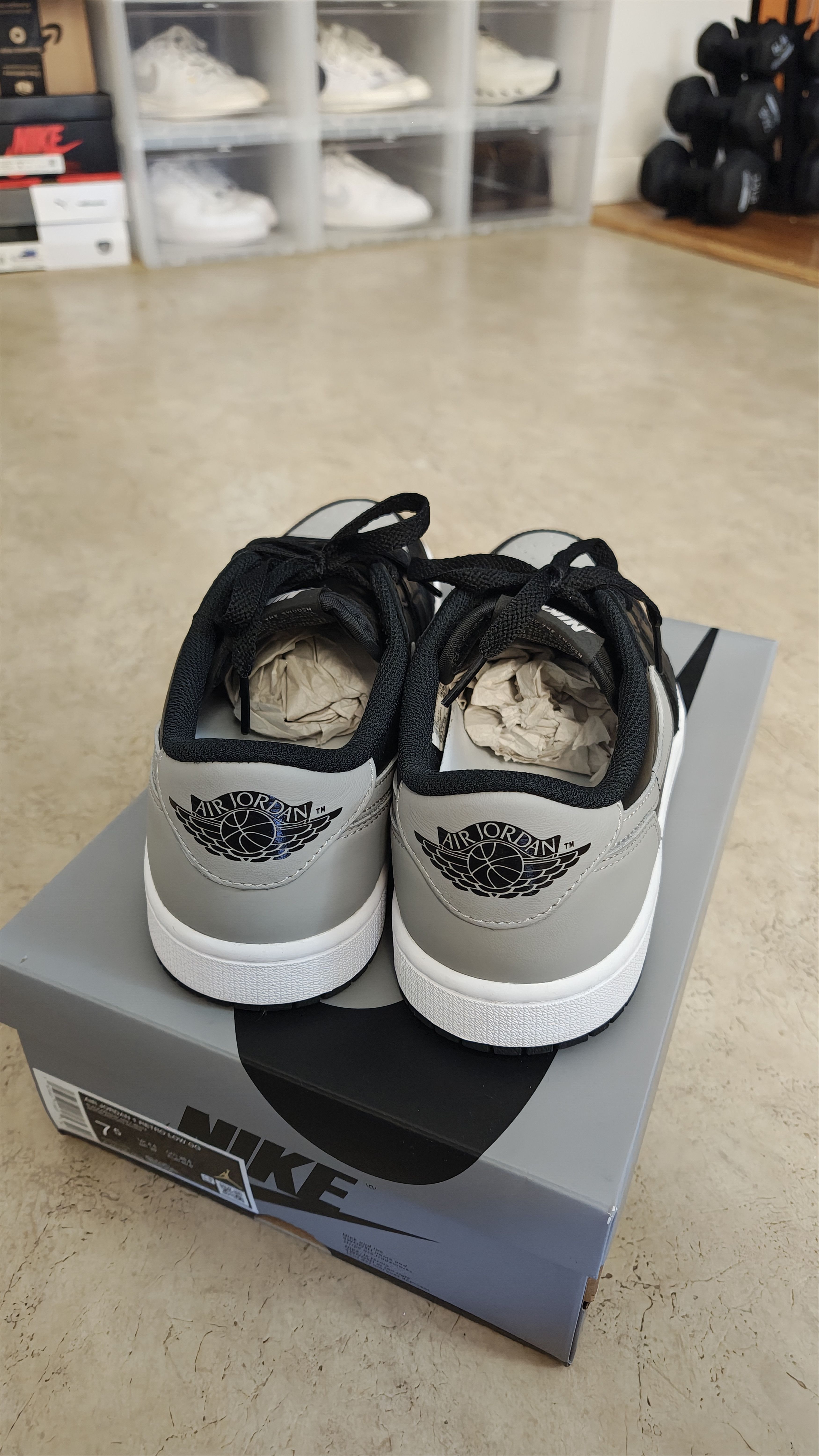 Jordan Brand Jordan 1 low OG Shadow 2024 Size US 7.5 / EU 40-41 - 4 Thumbnail