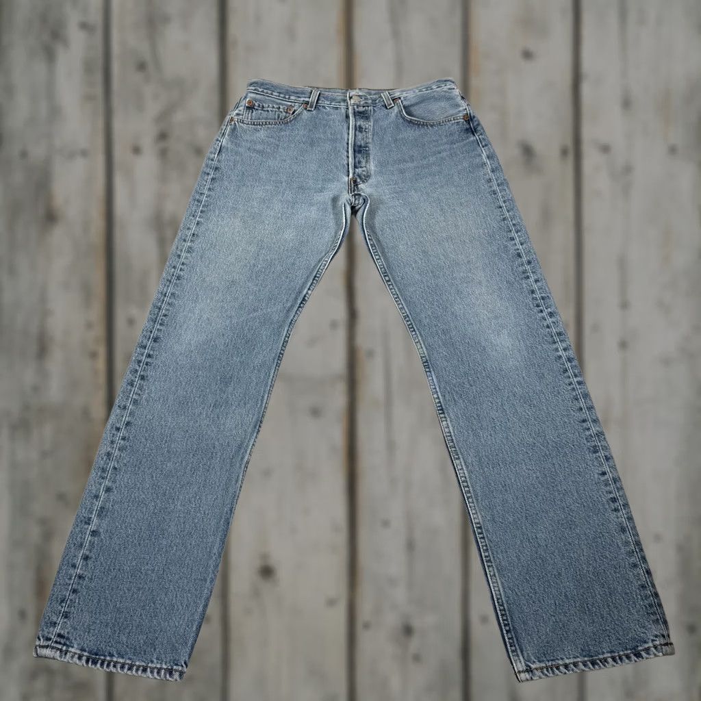 Levi's VINTAGE Levi's 501 Jeans Mens 34x32 Blue Light Wash Denim Straight 5-Pocket Button Fly 90s Size US 34 / EU 50 - 1 Thumbnail