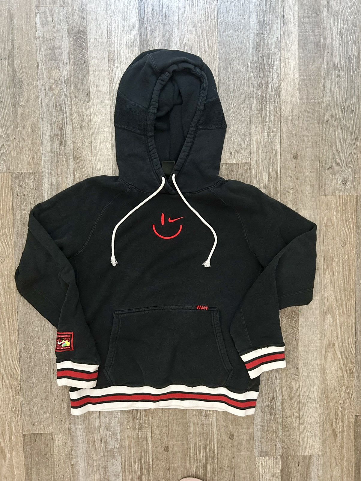 Nike Nike Basketball Hoodie Black Red Stripes Streetwear Sz Large Size US L / EU 52-54 / 3 - 1 Thumbnail