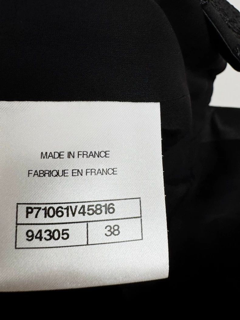 Chanel Handmade Black OffShoulder Chanel Jacket -2505 Size M / US 6-8 / IT 42-44 - 5 Thumbnail