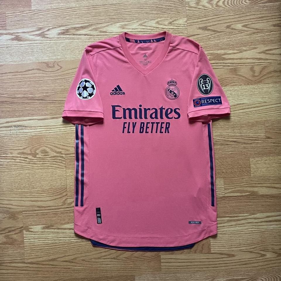 Infos sur les nouveaux de foot maillots Real Madrid 2021