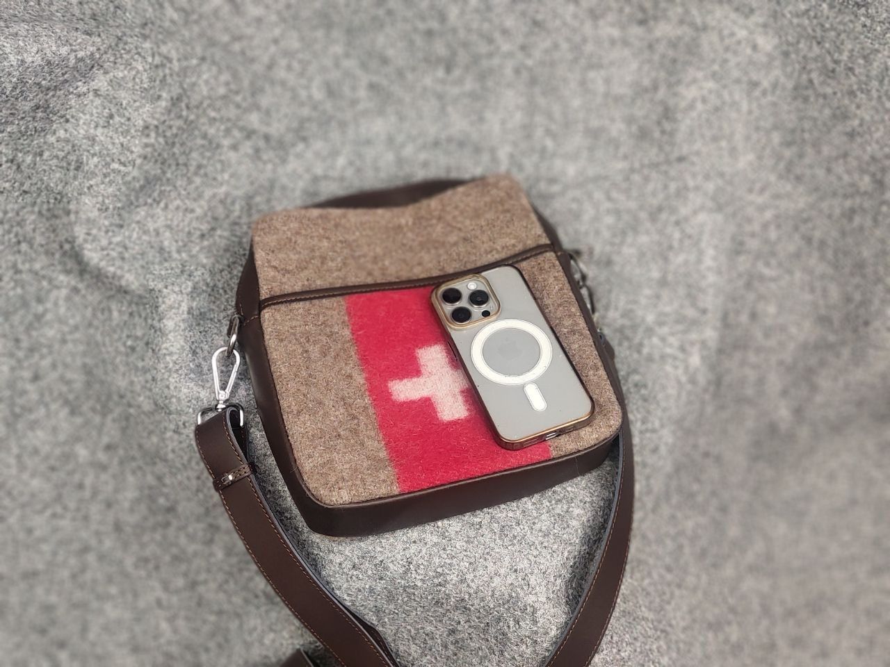 Vintage Eskimo woolen leather bag Swiss vintage Military Messenger Size ONE SIZE - 17 Thumbnail