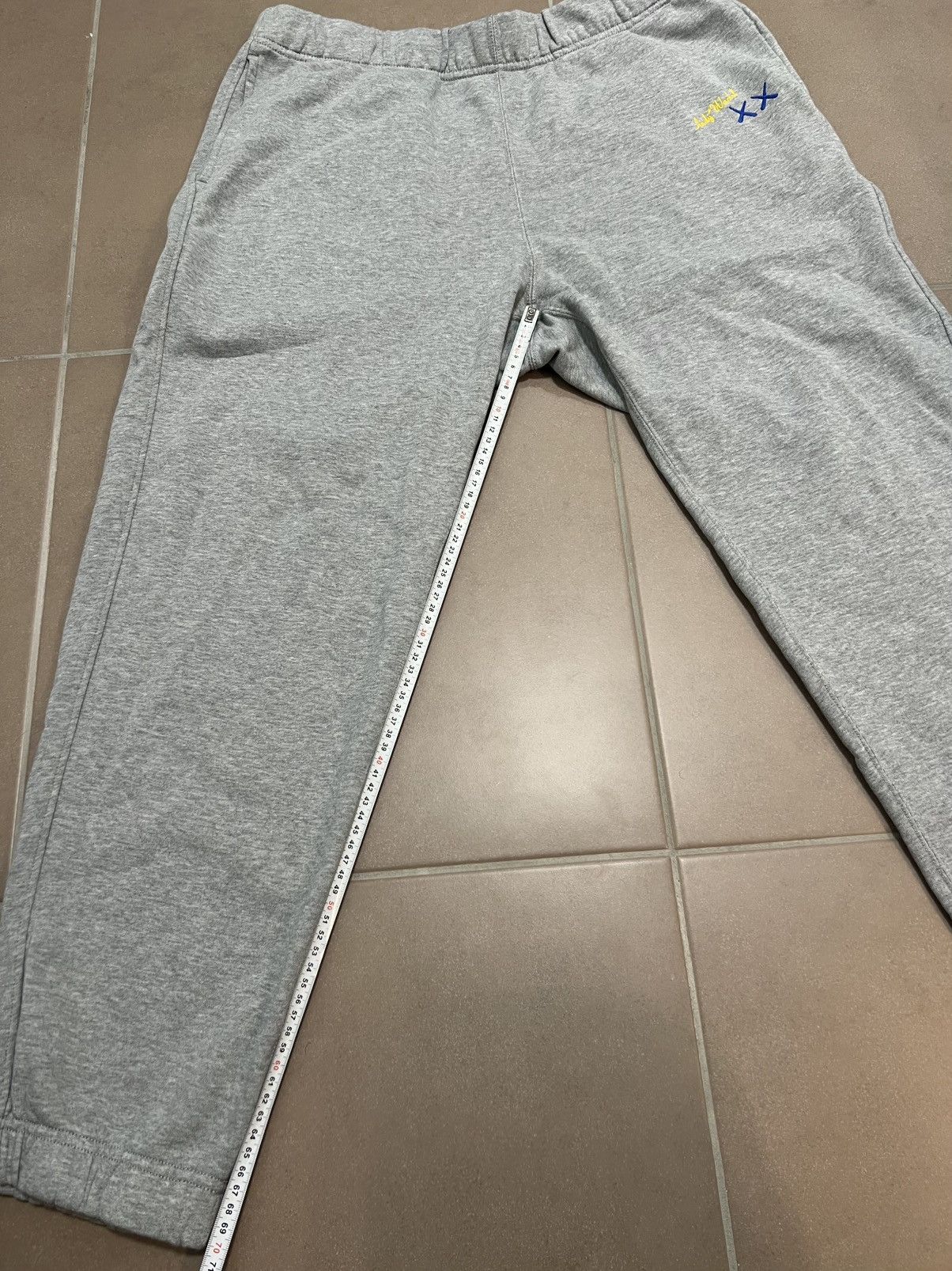 Andy Warhol × Kaws × Uniqlo Jogging Gris Uniqlo Andy Warhol KAWS édition limitée Size US 36 / EU 52 - 7 Thumbnail