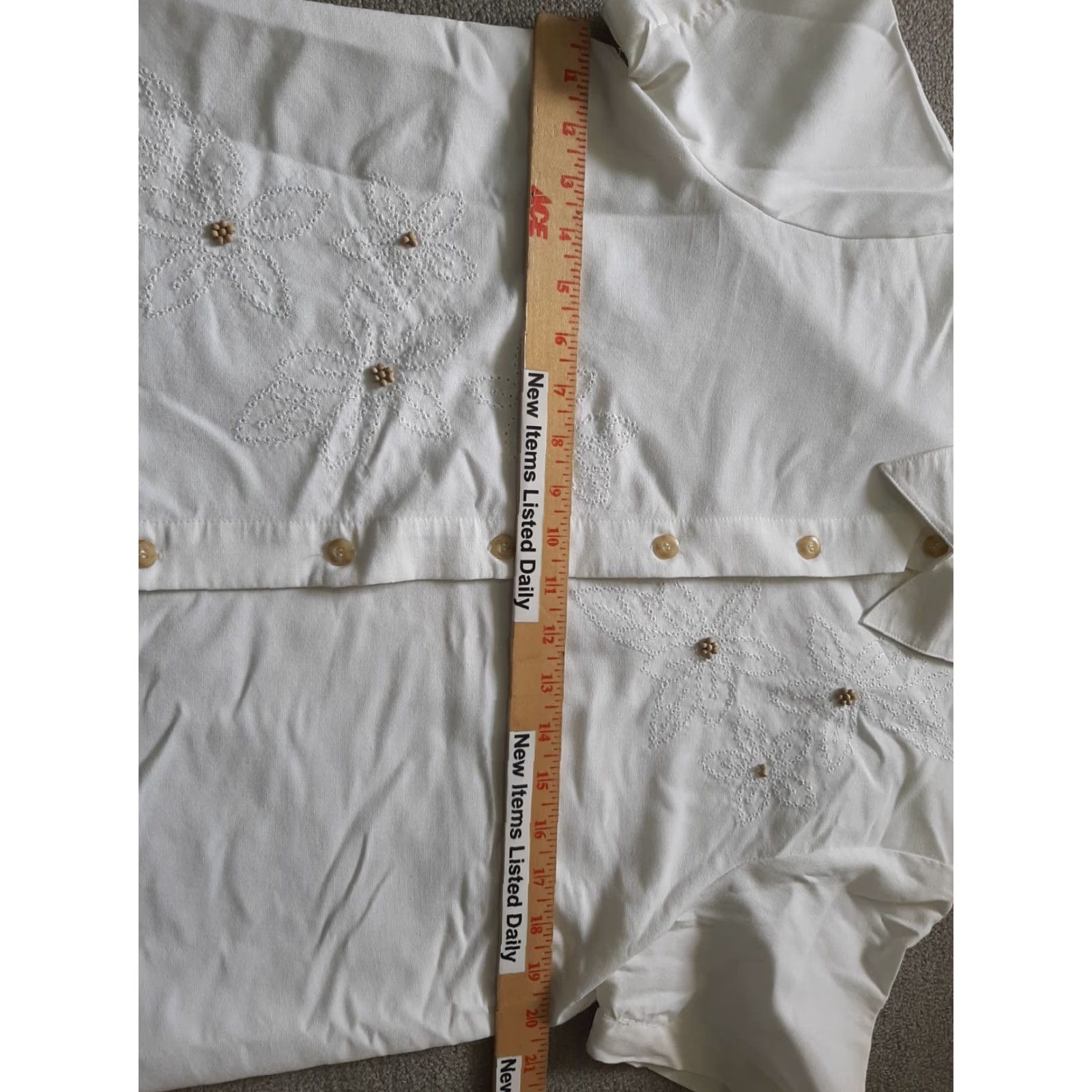 Vintage Alfred Dunner Womens Size 6P White Beaded Button-Up Top User: Alfred Dunner Women's Size 6P White Beaded Button-Up Top Size M / US 6-8 / IT 42-44 - 5 Thumbnail