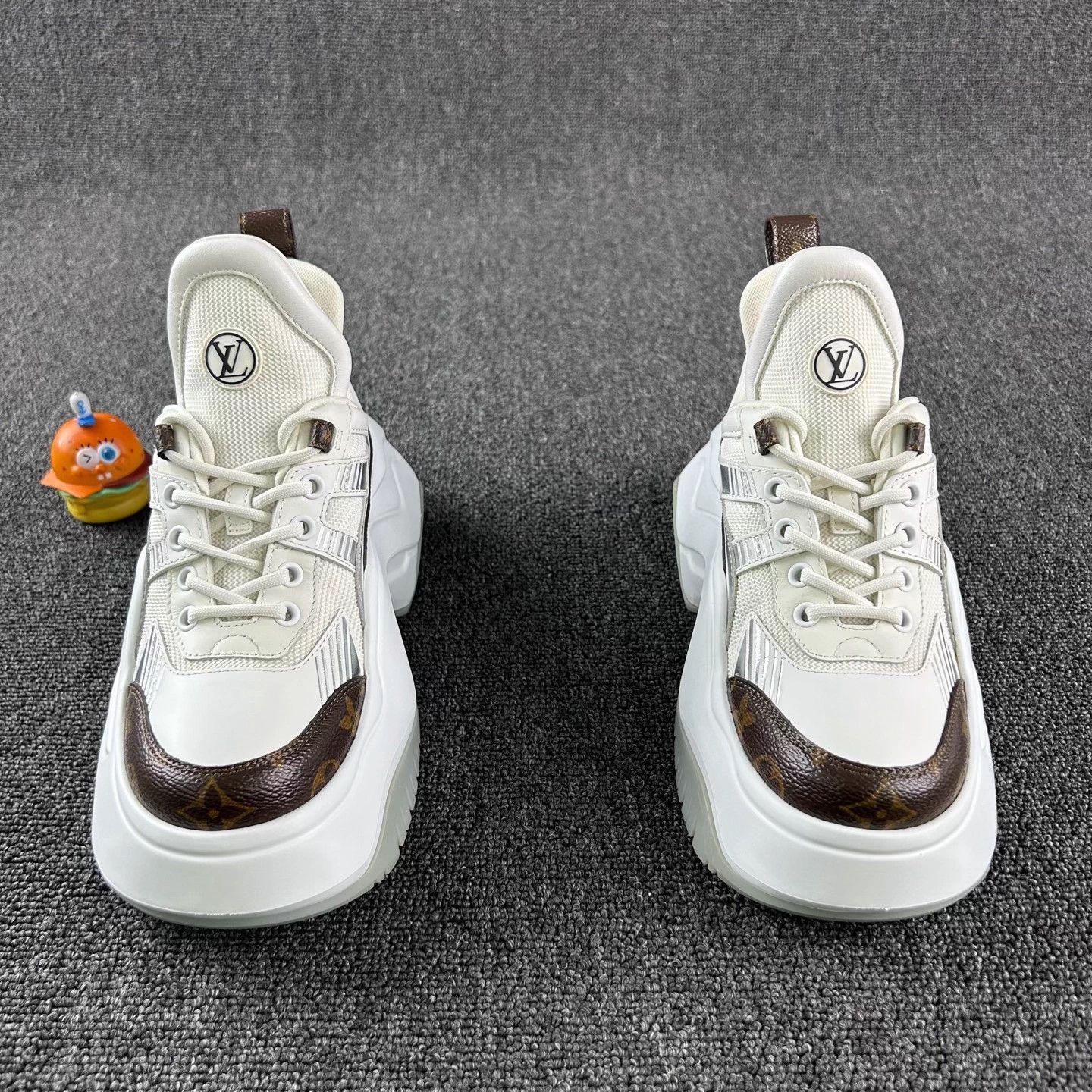 Louis Vuitton LV Archlight 2.0 White 36 Women's Sneakers Size US 5 / IT 35 - 2 Thumbnail