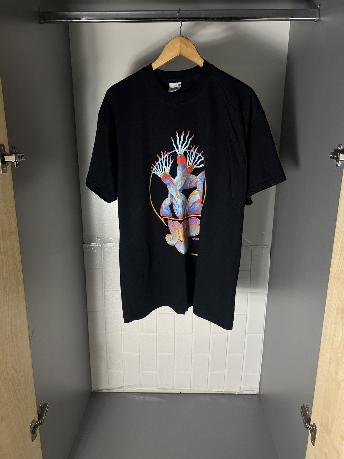 Band Tees VINTAGE ROGER DEAN & YES TOUR ROCK T-SHIRT METAL RETRO 90s Size US XL / EU 56 / 4 - 1 Thumbnail