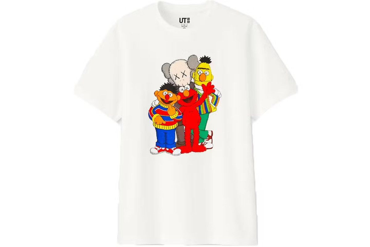 Kaws × Uniqlo KAWS x Uniqlo x Sesame Street Group Tee SS18 Size US M / EU 48-50 / 2 - 1 Thumbnail