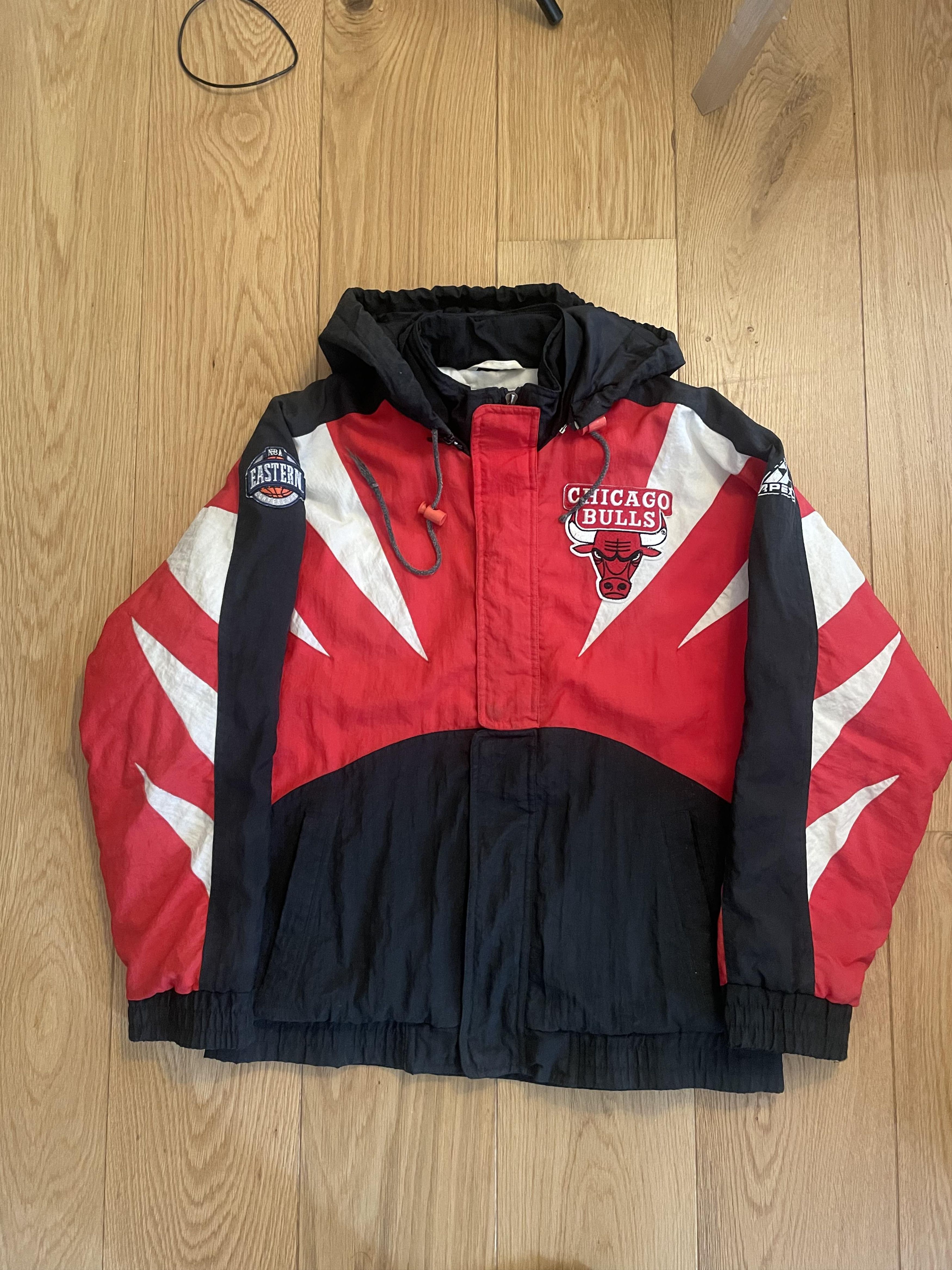 Apex Vintage Chicago Bulls Jacket Red Black 90s NBA Streetwear Size US S / EU 44-46 / 1 - 1 Thumbnail