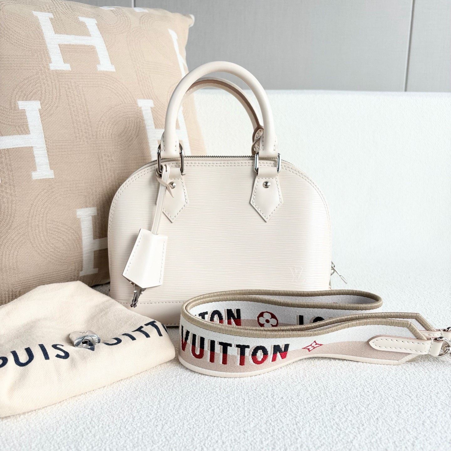 Louis Vuitton Pre-loved Bag Very good condition Size ONE SIZE - 1 Thumbnail