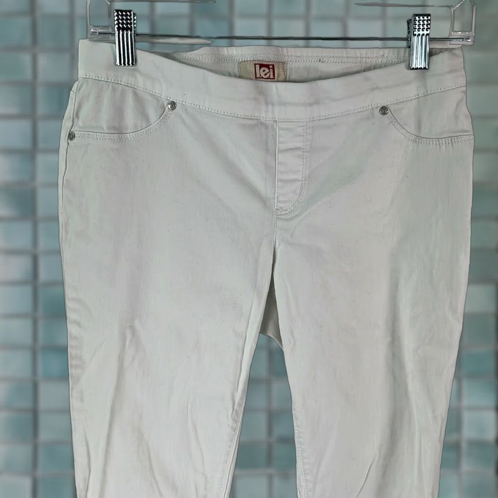L.E.I. L.e.i. Jeans Women Cropped White Size 5 Ultra Low Rise Cropped Jeans 5-Pocket Denim Size 27" / US 4 / IT 40 - 1 Thumbnail