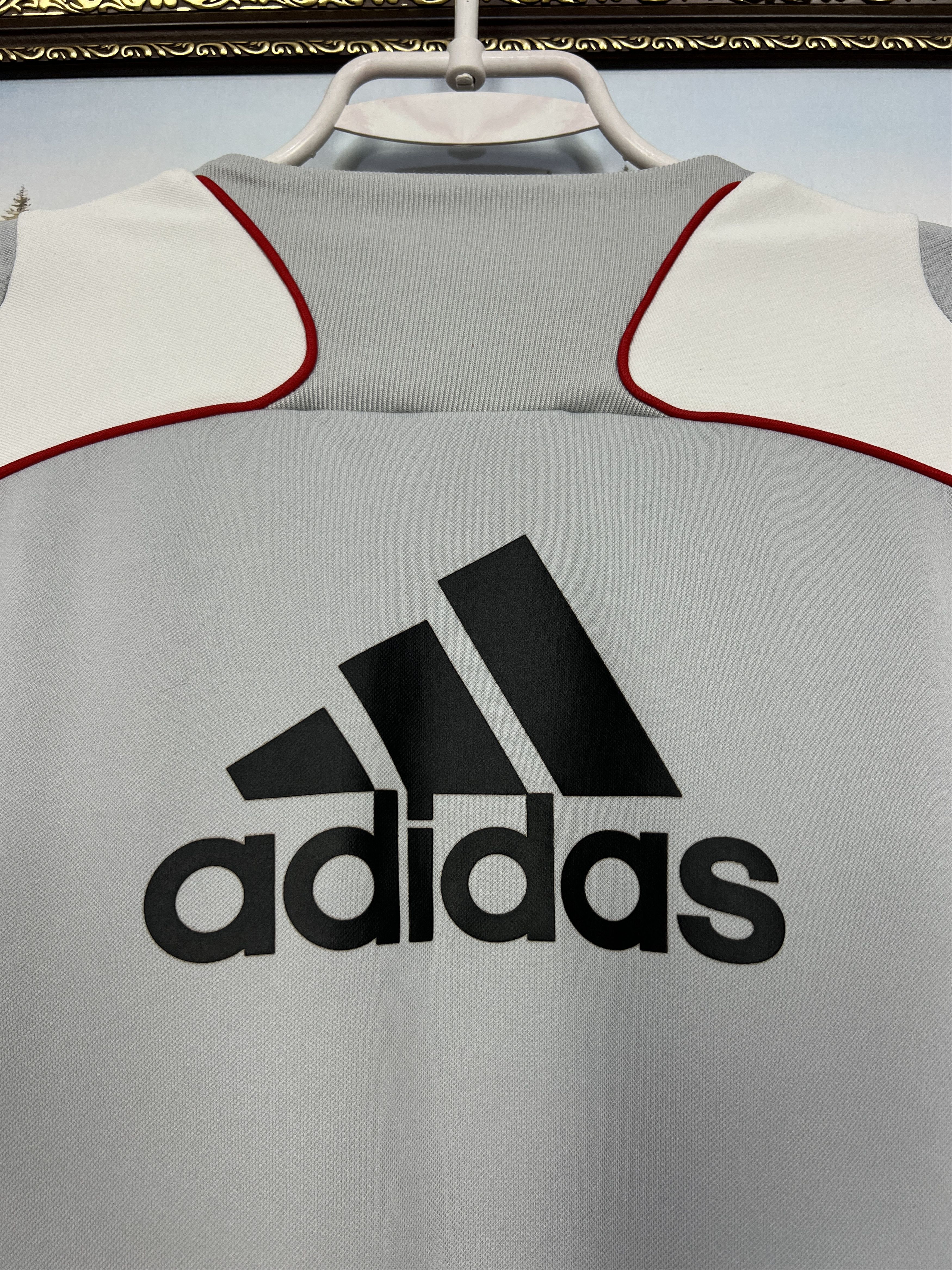 Adidas Vintage Adidas Liverpool Football Sweatshirt Soccer Crewneck Size US M / EU 48-50 / 2 - 18 Thumbnail