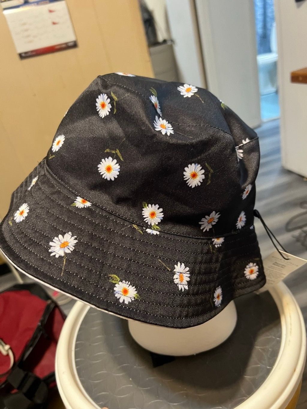 Alice + Olivia Women's Alice + Olivia Reversible Bucket Hat White Daisy Size ONE SIZE - 2 Thumbnail