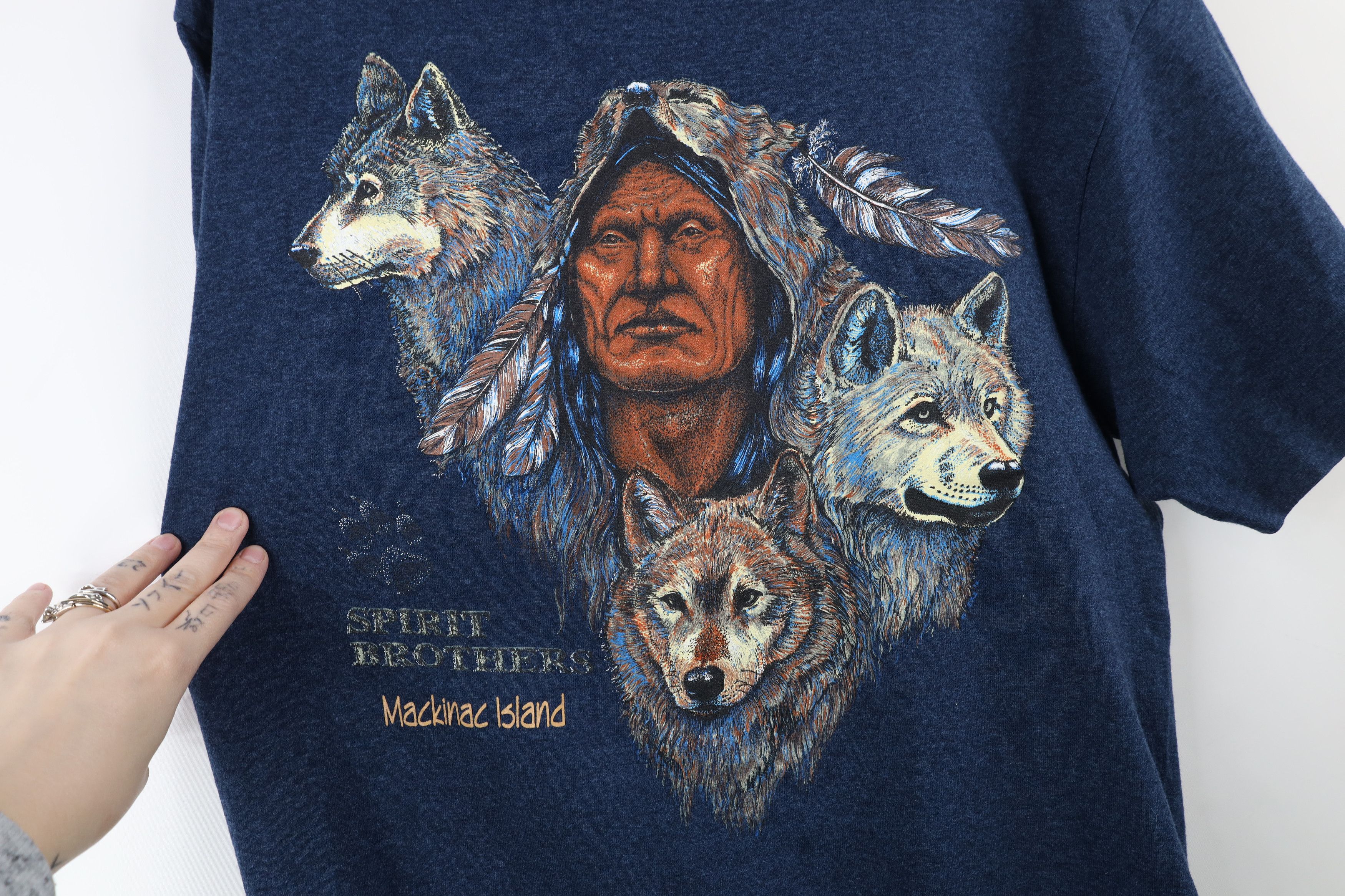 Vintage Vintage 90s Streetwear Brothers Wolf Nature T-Shirt USA Size US L / EU 52-54 / 3 - 4 Thumbnail