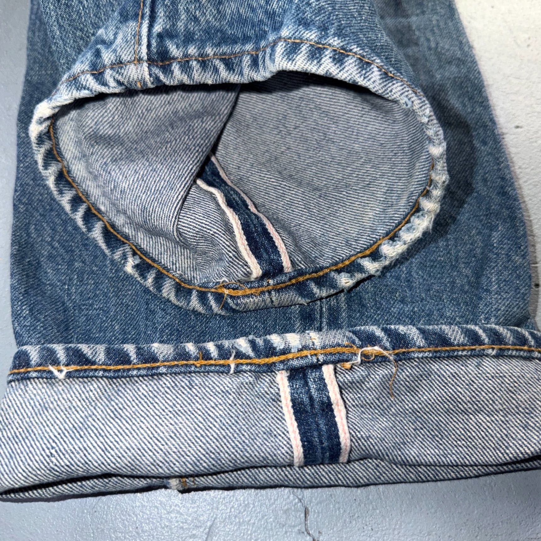 Levi's VINTAGE Levi's 501 Jeans Straight Mens 34x36 Light Wash USA 80s 90s Distressed Denim Blue 5-Pocket Classic Button Closure Size US 34 / EU 50 - 4 Thumbnail