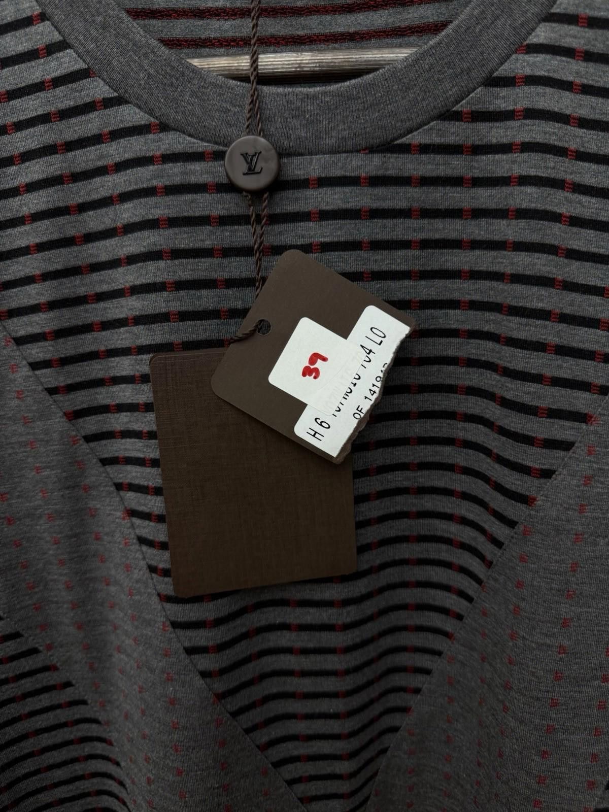 Louis Vuitton LOUIS VUITTON T-Shirt LV Tee Cotton Gray (Large) Brand New Size US L / EU 52-54 / 3 - 7 Thumbnail