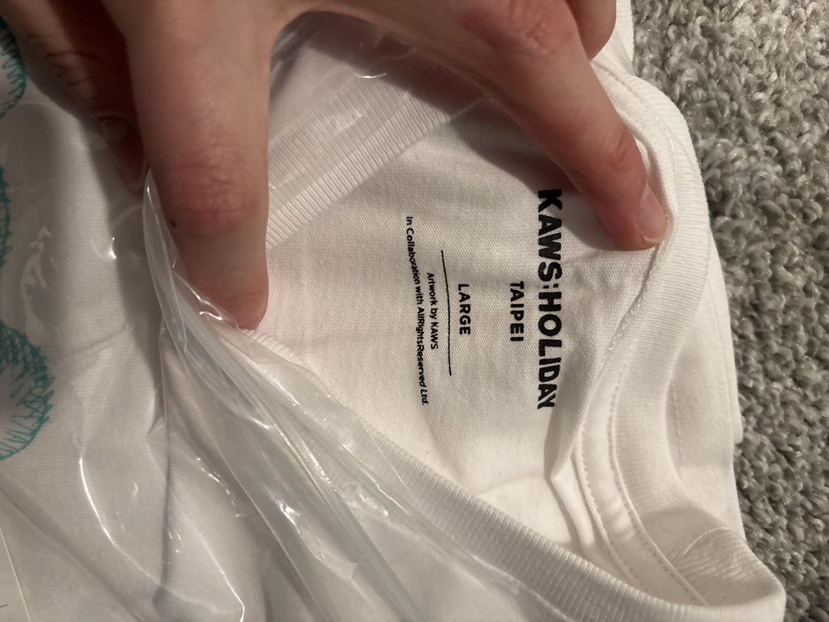 Kaws KAWS Holiday Limited White T-Shirt Large Brand New Size US L / EU 52-54 / 3 - 4 Thumbnail