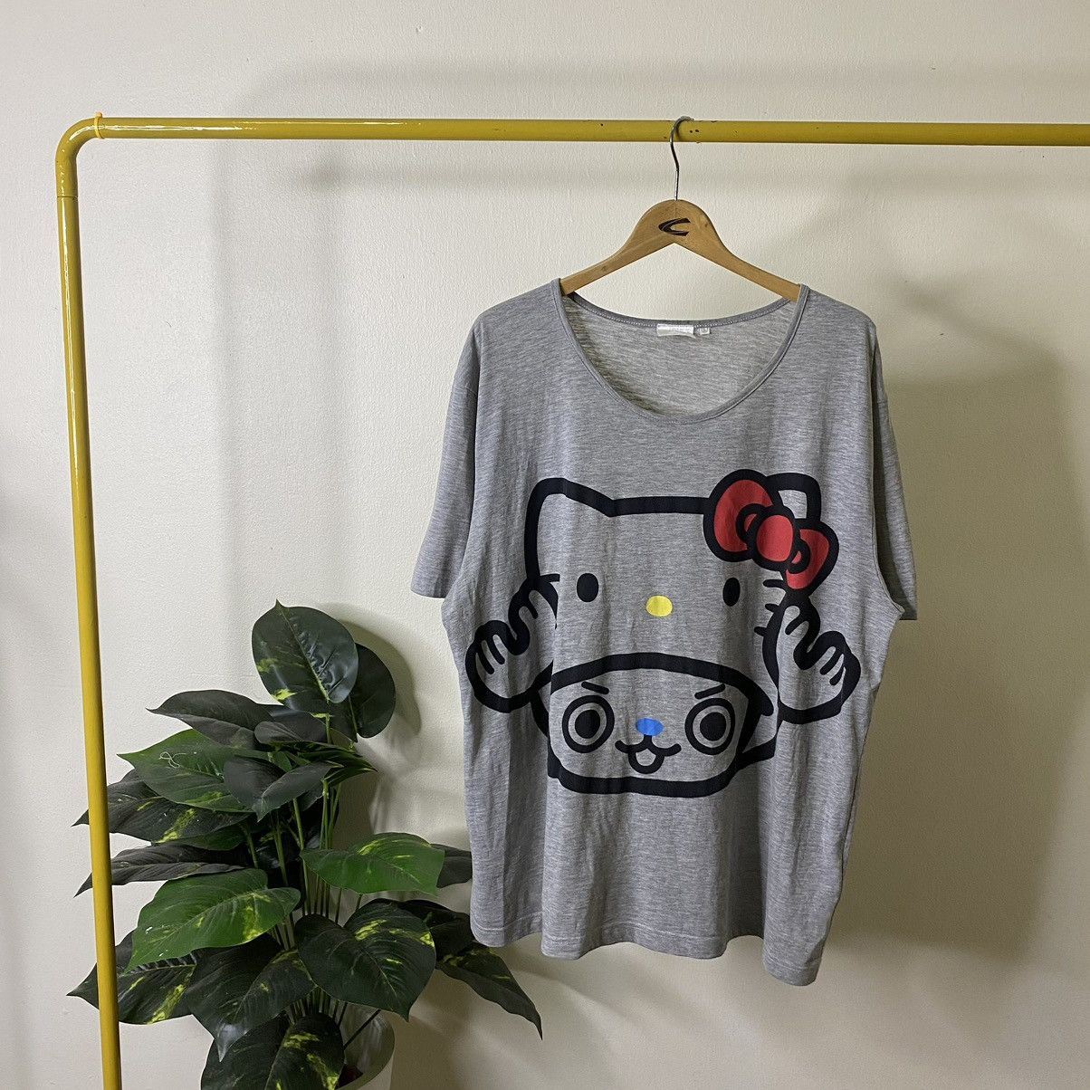 Anime × Japanese Brand × One Piece Vintage Y2K Hello Kitty x One Piece Anime Collaboration Tee Size US XL / EU 56 / 4 - 1 Thumbnail