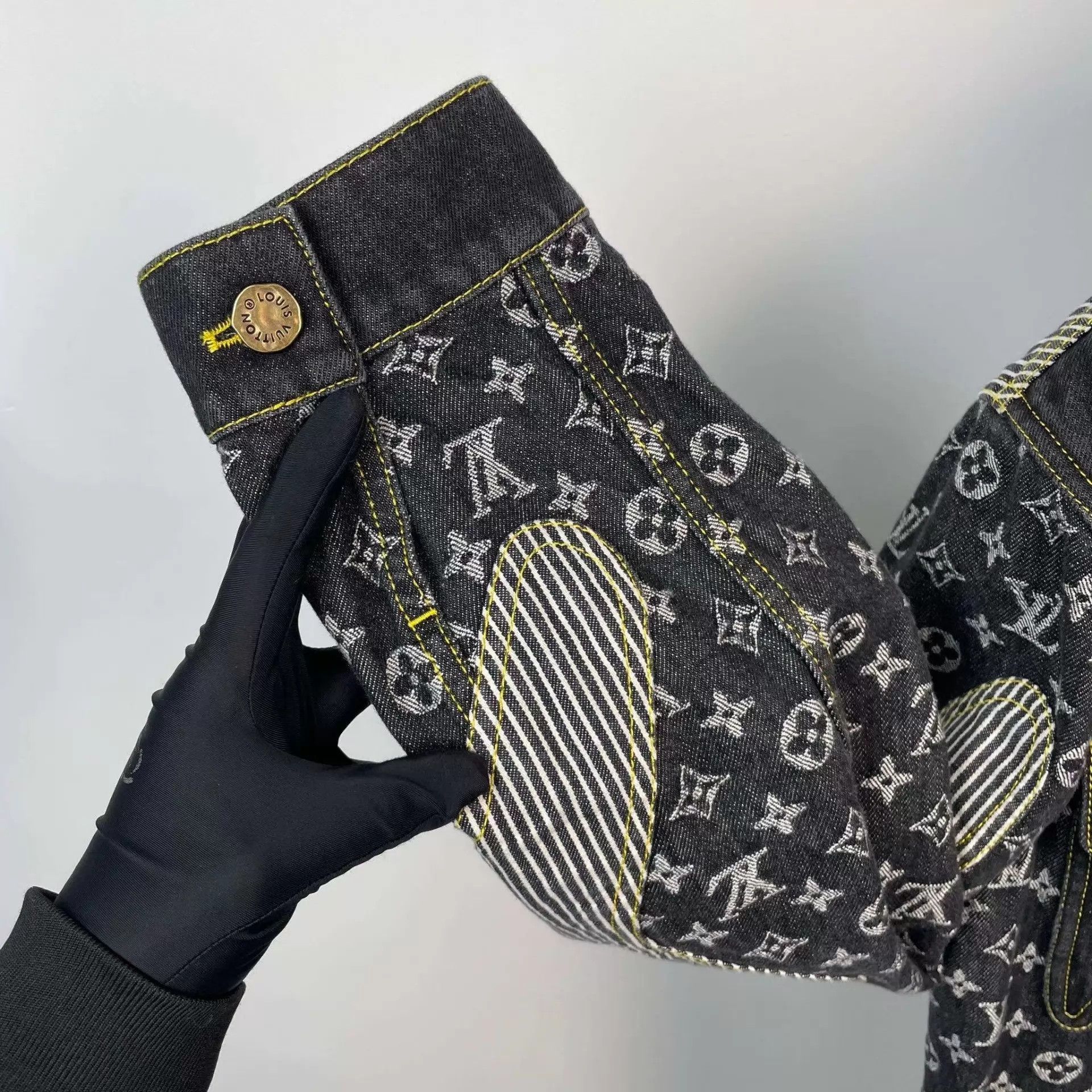 Louis Vuitton LV 97 New Denim All Over Logo Jacket Size US S / EU 44-46 / 1 - 9 Thumbnail