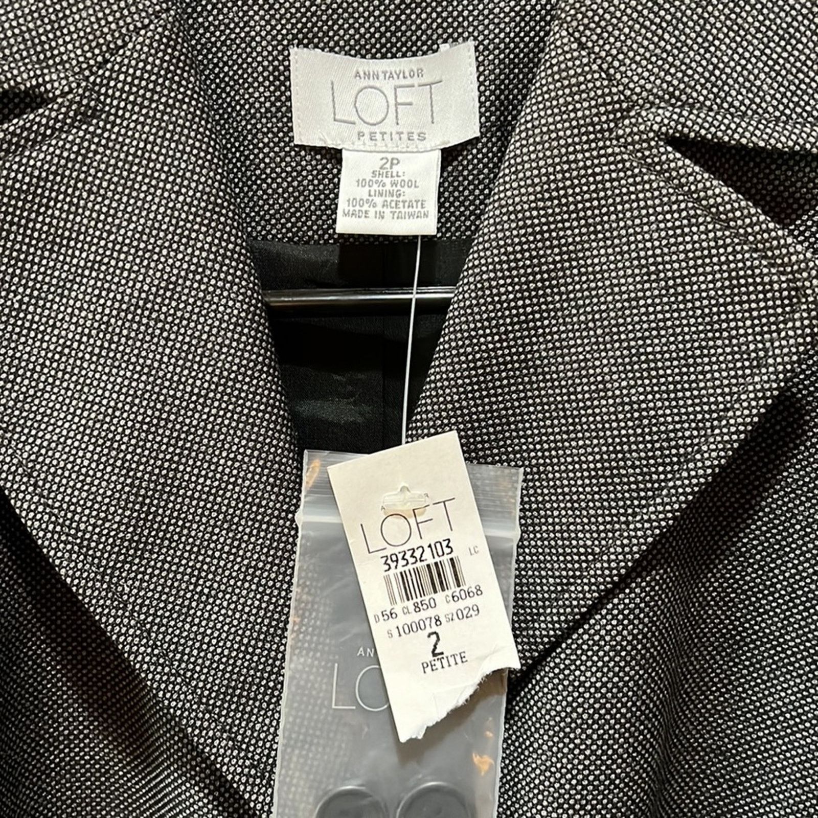 Ann Taylor Ann Taylor LOFT Button Up Blazer Size 2P Size XS / US 0-2 / IT 36-38 - 3 Thumbnail