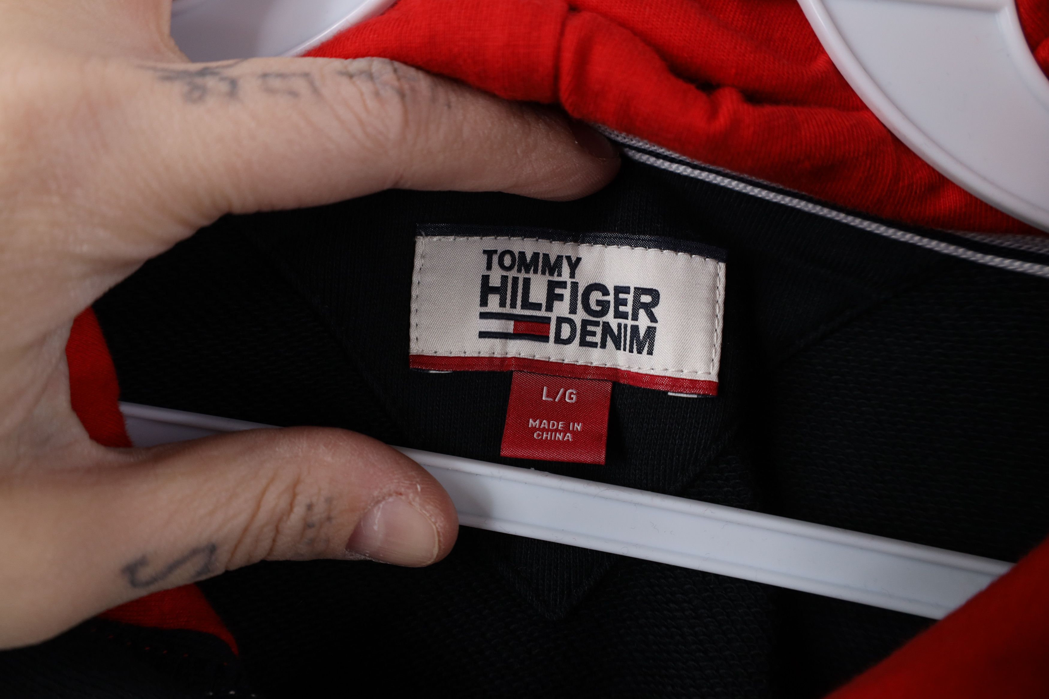 Tommy Hilfiger × Vintage Vintage Y2K Tommy Hilfiger Out Felt Patch Hoodie Sweatshirt Size US L / EU 52-54 / 3 - 9 Thumbnail