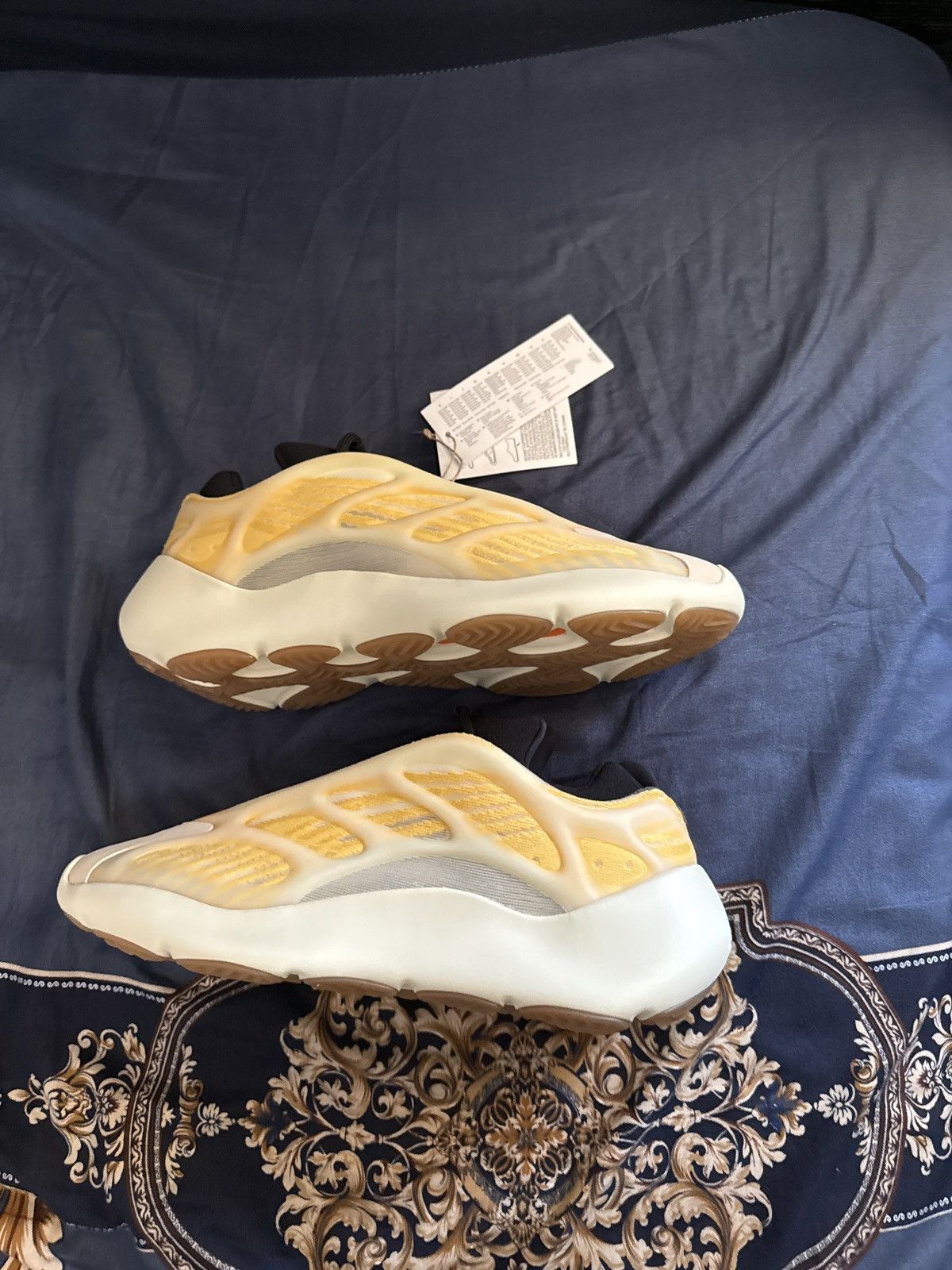 Yeezy Yeezy 700 Size US 9.5 / EU 42-43 - 2 Thumbnail