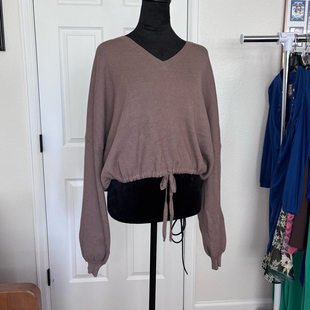 Chaser Brand Chaser sweater crop top S NWOT Size S / US 4 / IT 40 - 1 Thumbnail