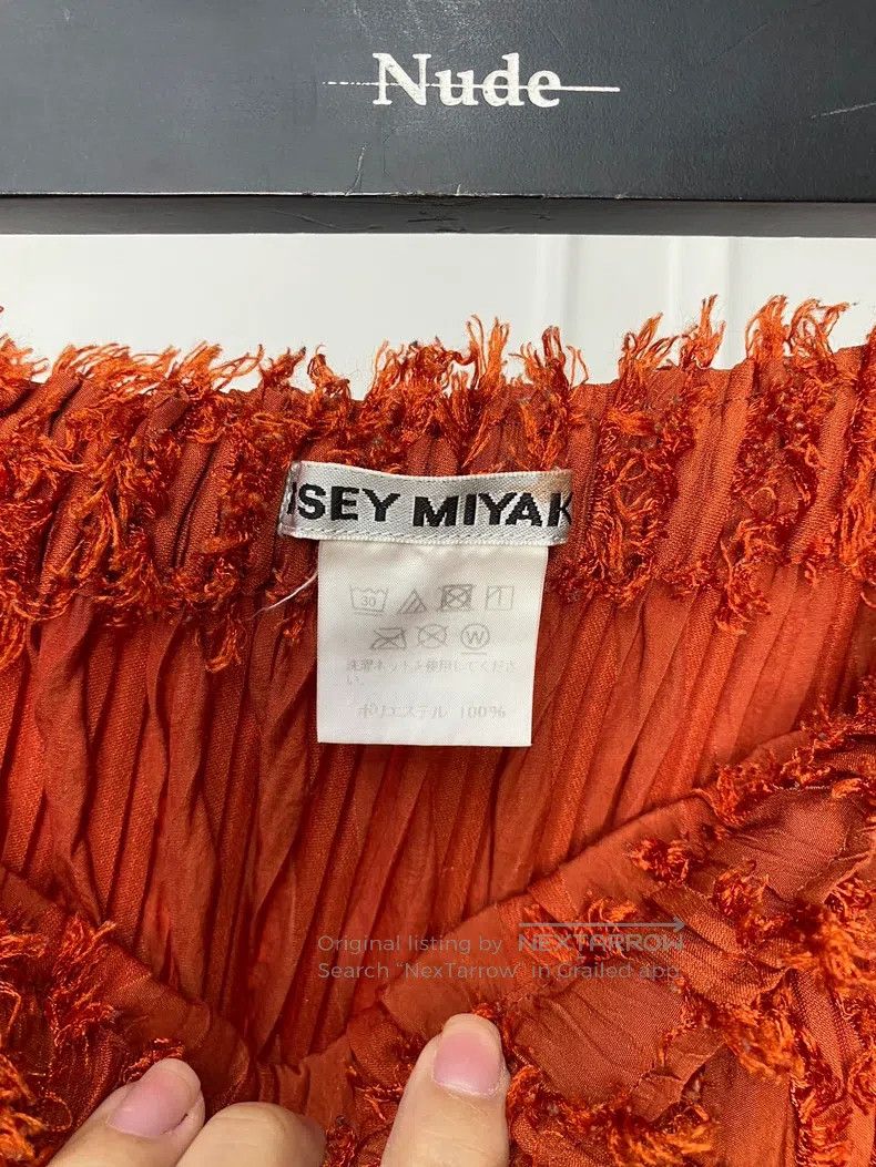 Issey Miyake Issey Miyake Pleated Long Furry Skirt Size 26" / US 2 / IT 38 - 2 Thumbnail