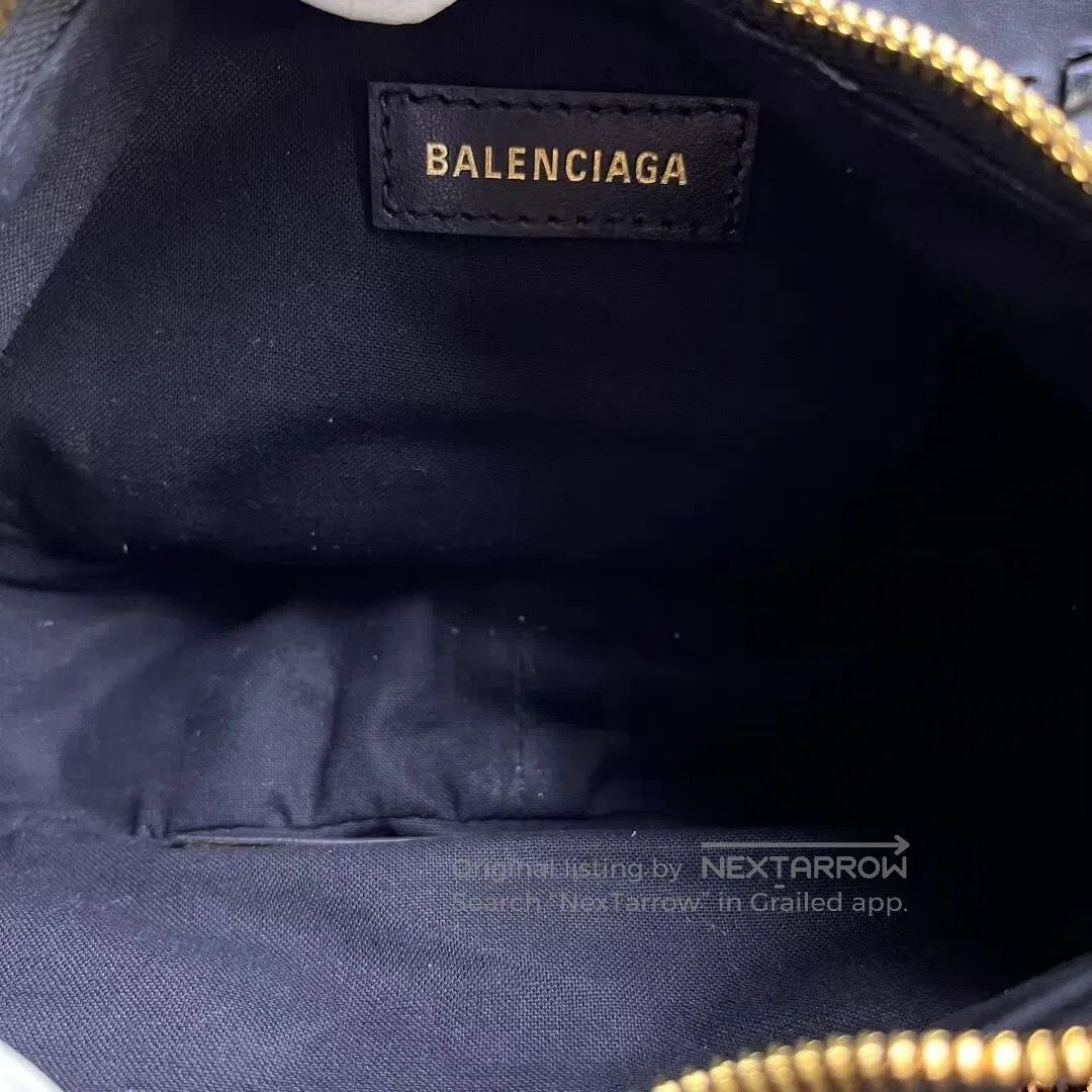 Balenciaga Balenciaga Golden scales The locomotive makes dumplings... Size ONE SIZE - 5 Thumbnail