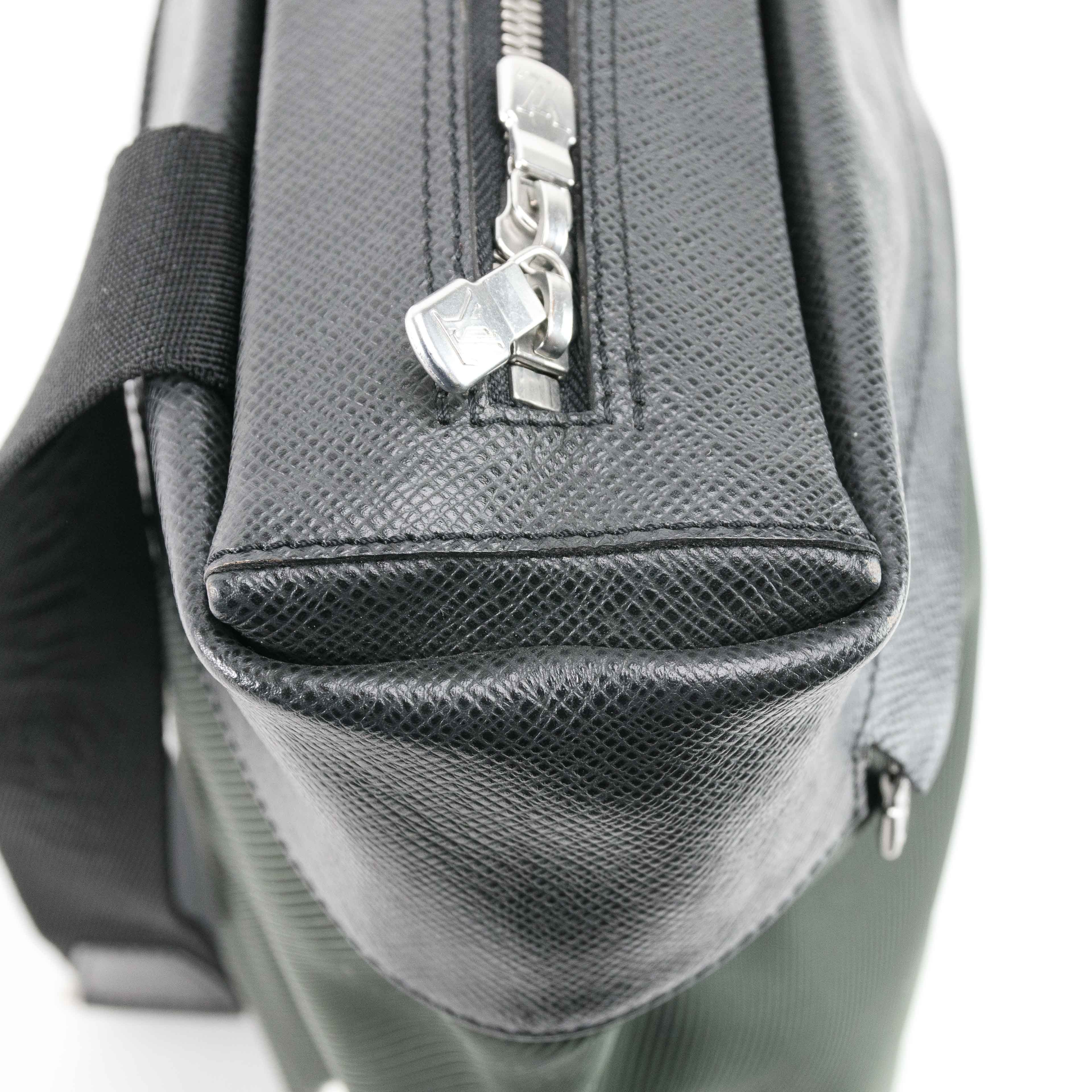 Louis Vuitton Louis Vuitton Taiga Leather District PM Messenger Bag Size ONE SIZE - 13 Thumbnail