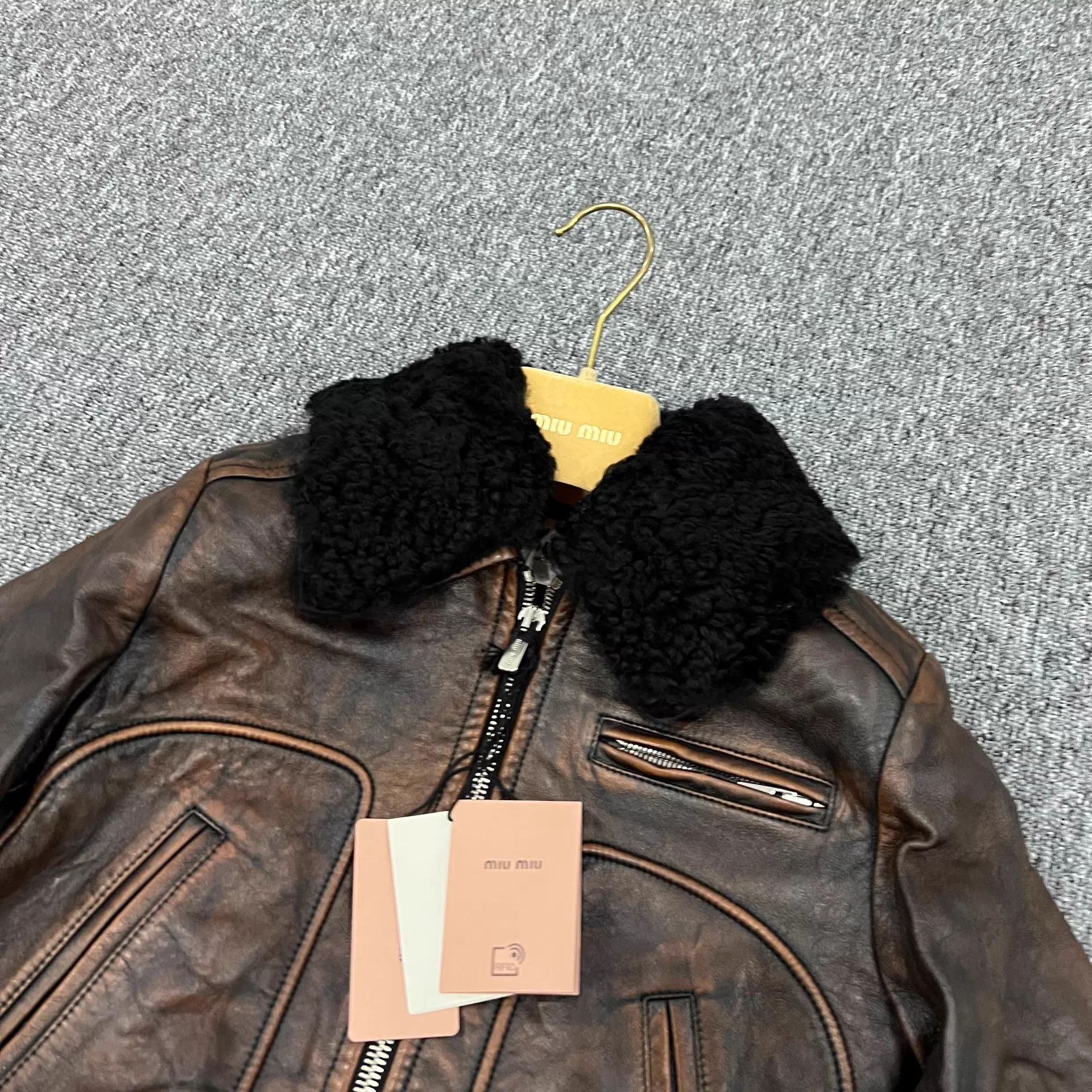 Miu Miu MIU MIU Tan Lambskin Short Jacket w/ Shearling Collar Logo Size XS / US 0-2 / IT 36-38 - 3 Thumbnail