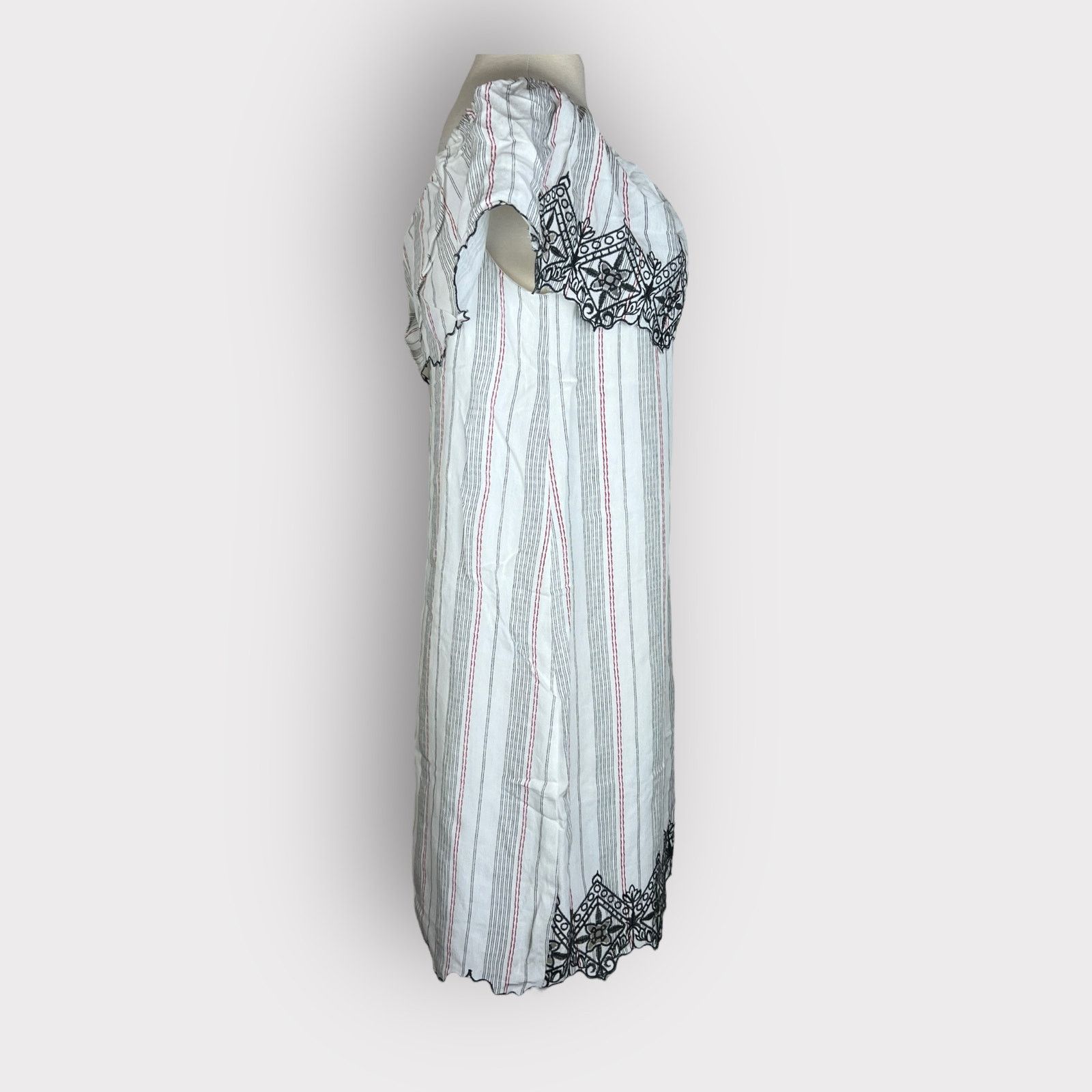 Nordstrom Lush | Off Shoulder Stripe Dress Embroidery Accent Size M / US 6-8 / IT 42-44 - 4 Thumbnail