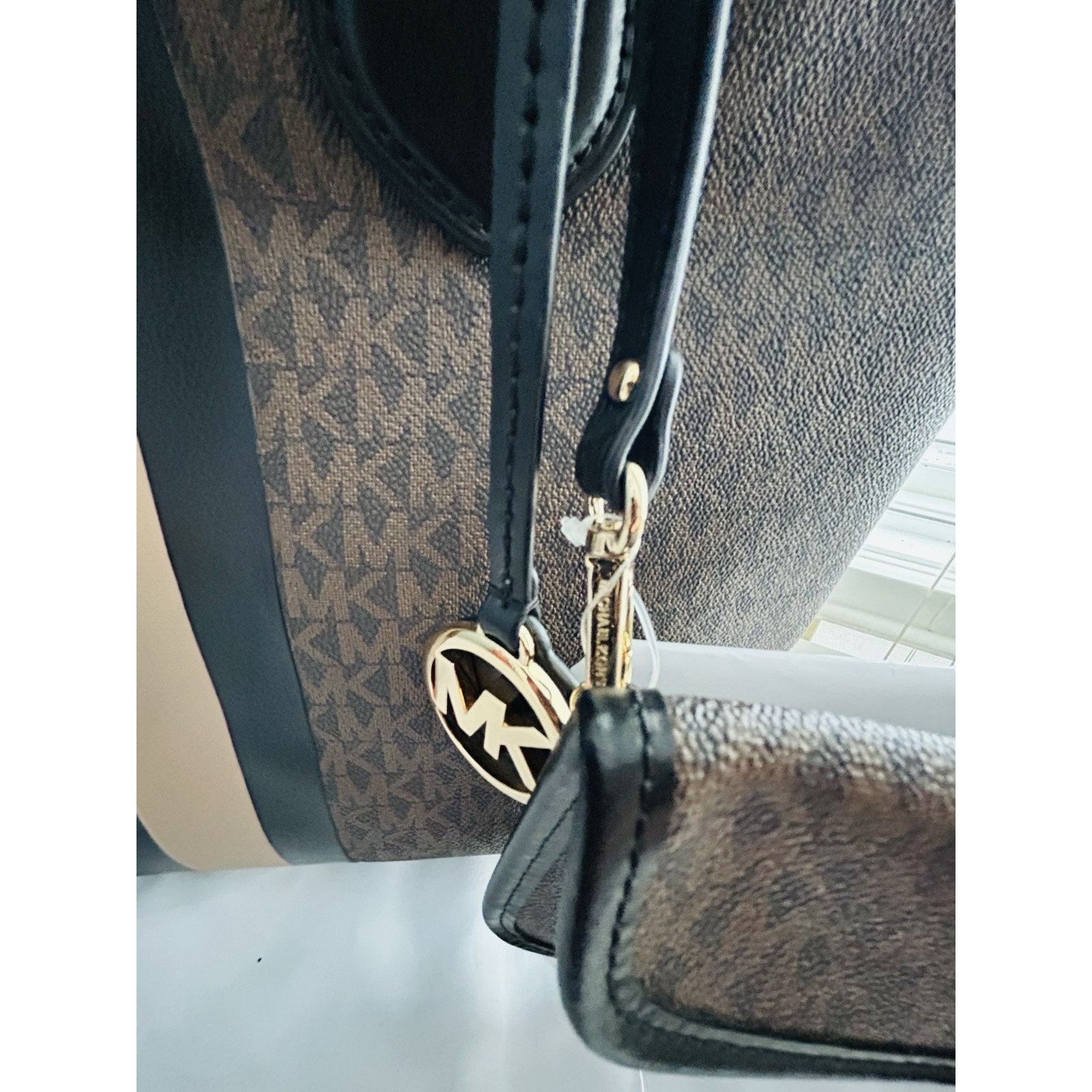 Michael Kors Michael Kors Eva Large Stripe Tote Bag Pouch Black Camel NWT Size ONE SIZE - 7 Thumbnail