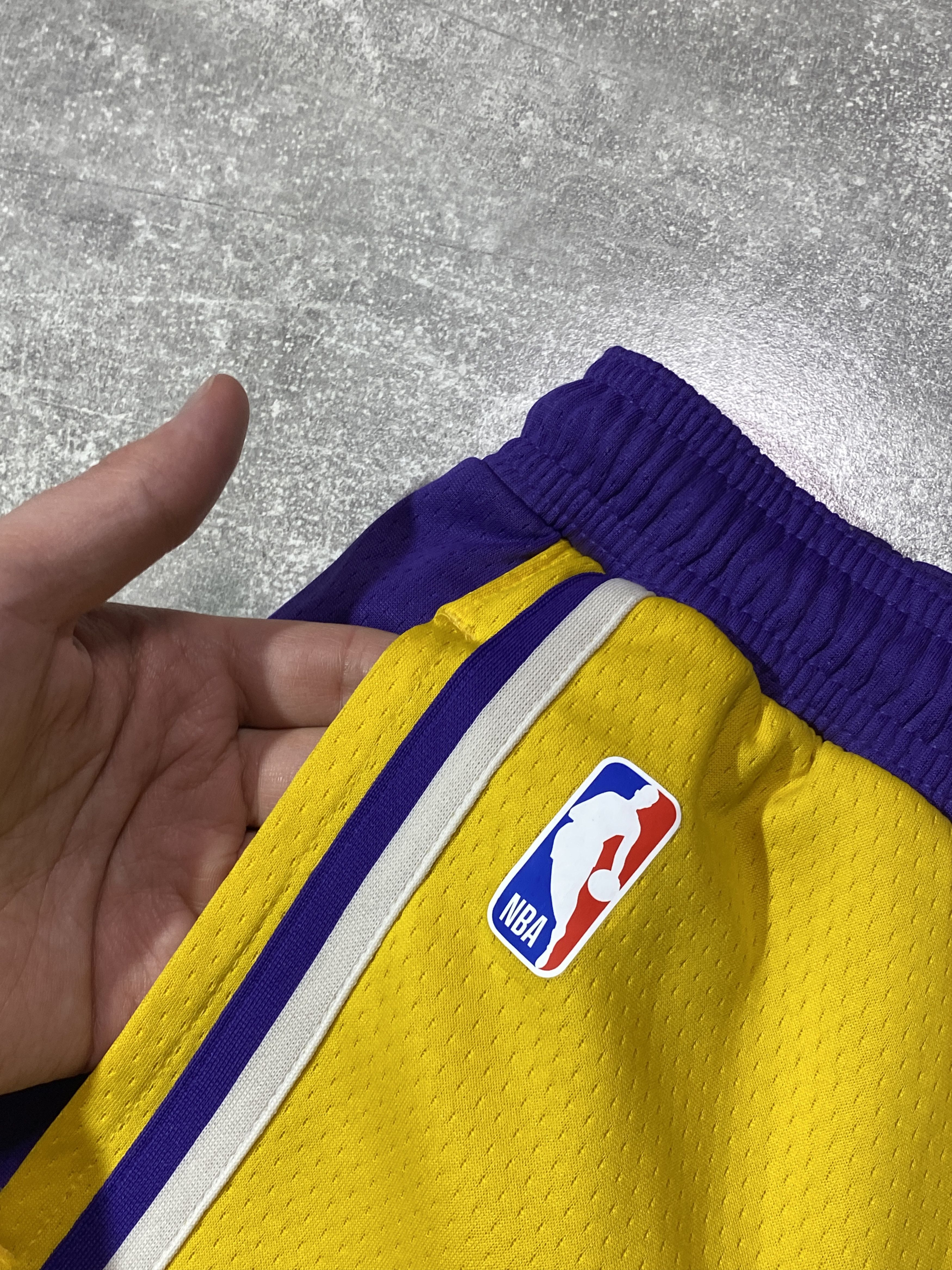 Nike Nike x L.A Lakers NBA Basketball Shorts Size US 32 / EU 48 - 5 Thumbnail