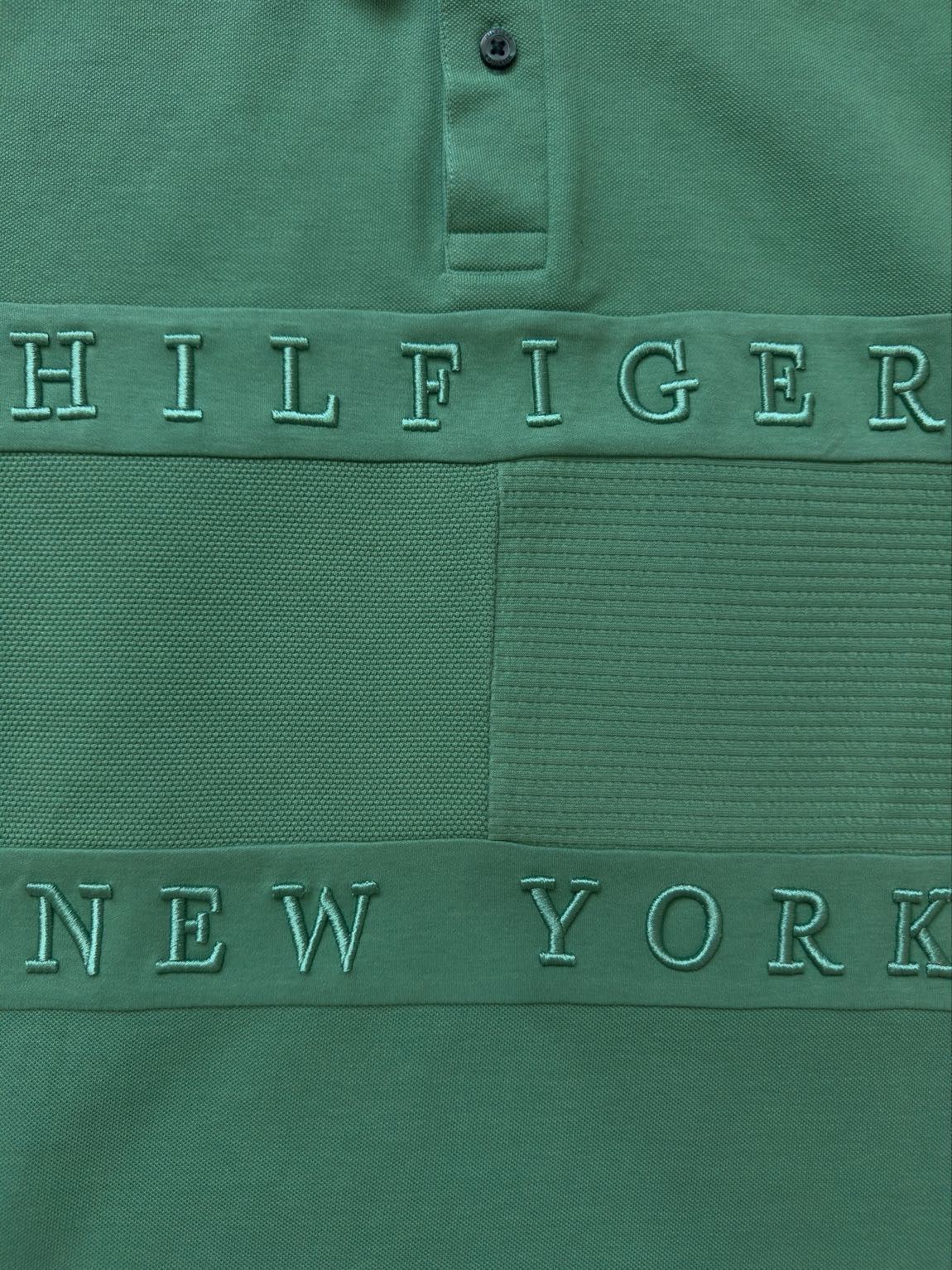 Tommy Hilfiger Tommy Hilfiger Embossed Polo Shirt Size US S / EU 44-46 / 1 - 2 Thumbnail
