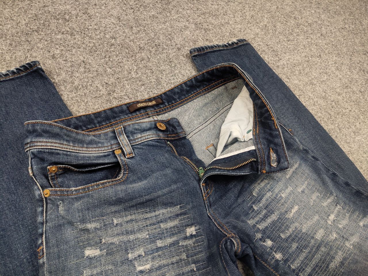 Roberto Cavalli Vintage Roberto Cavalli Design Logo Distressed Denim Jeans Size 42" / US 20 - 12 Thumbnail