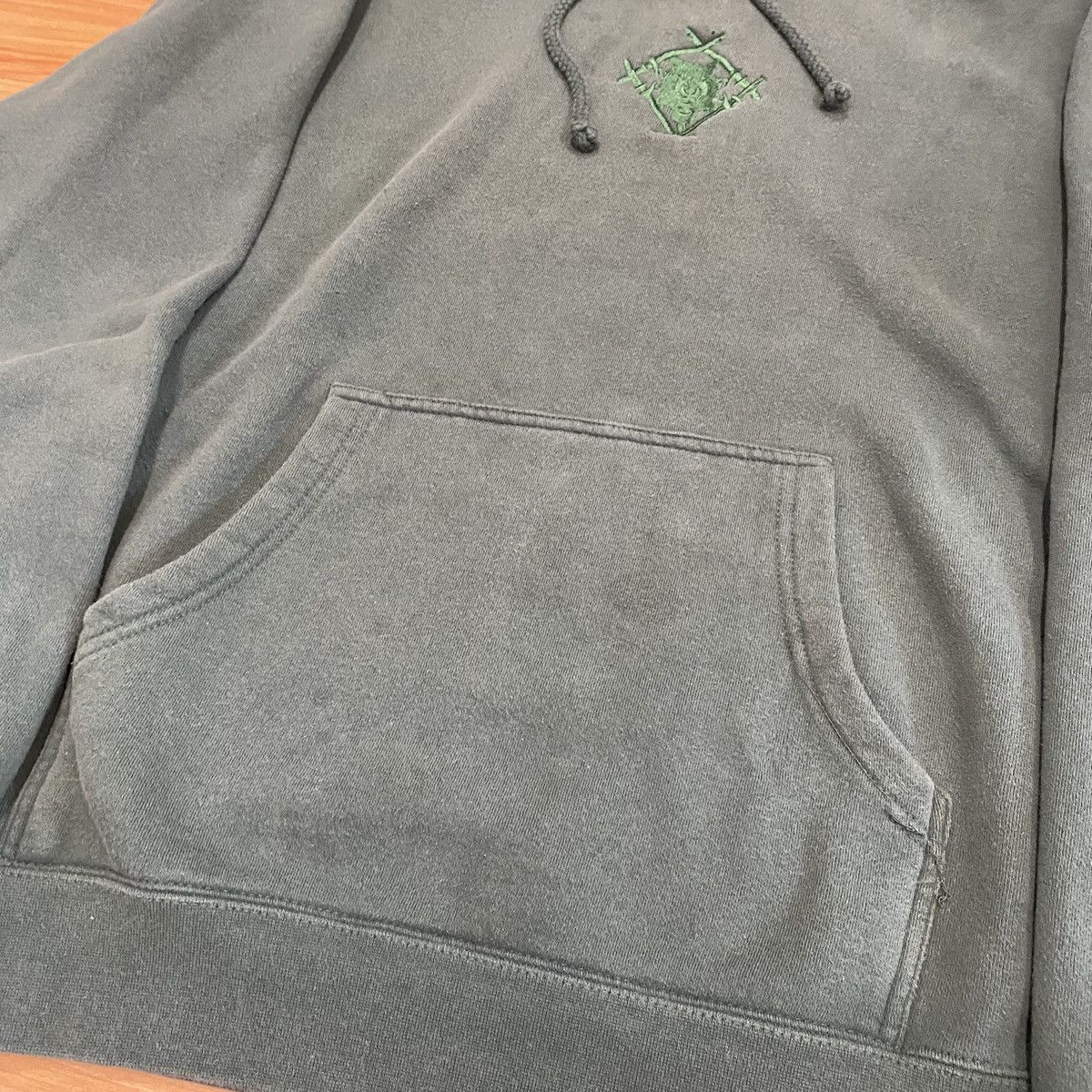 Hollow Squad × Xavier Wulf / Hollow Squad Xavier Wulf Hollowsquad Green Wolf embroidered hoodie large Size US L / EU 52-54 / 3 - 4 Thumbnail
