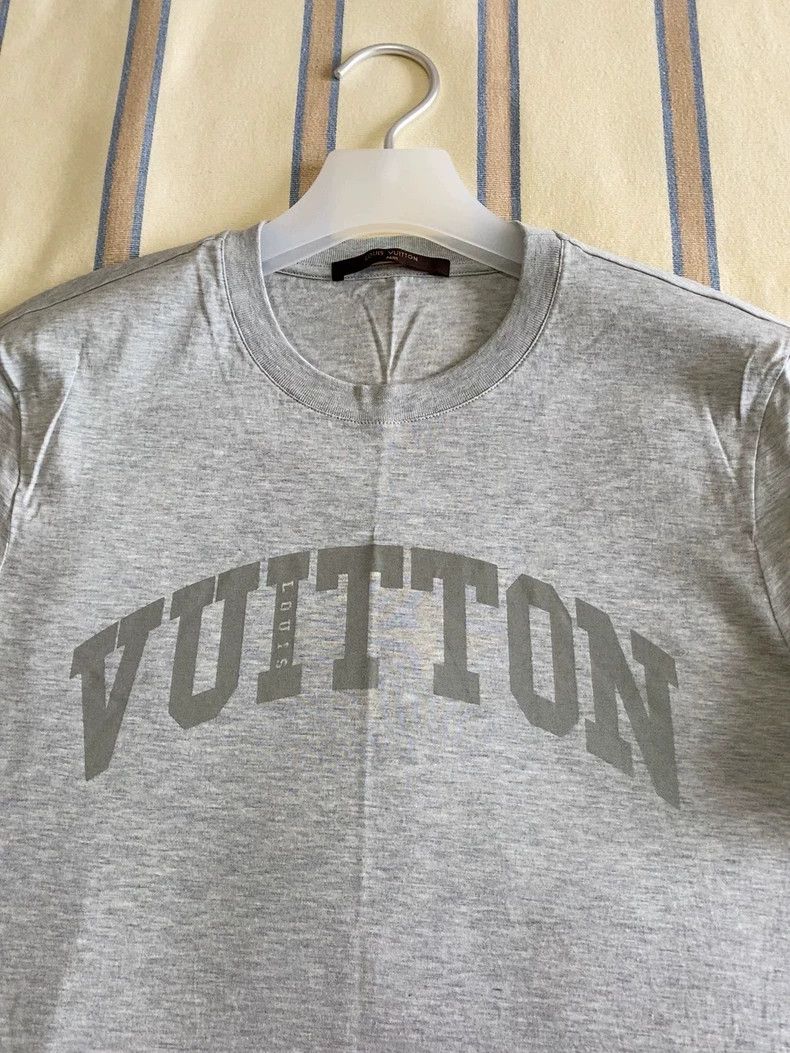 Louis Vuitton Louis Vuitton short sleeves Size US M / EU 48-50 / 2 - 1 Thumbnail