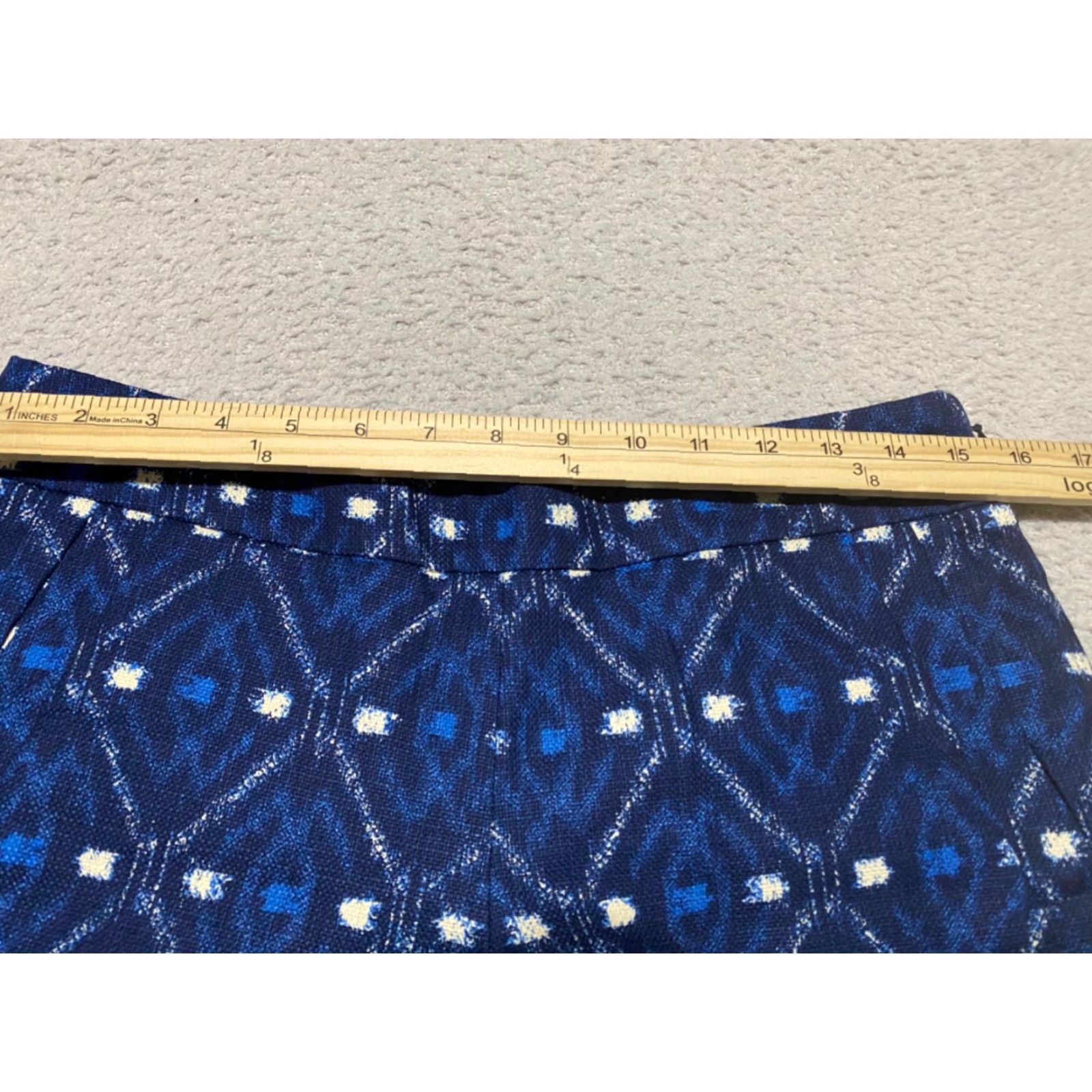 J.Crew J. Crew Shorts Womens Large Blue Geometric Chino Pockets Inseam 4" Size 27" / US 4 / IT 40 - 5 Thumbnail