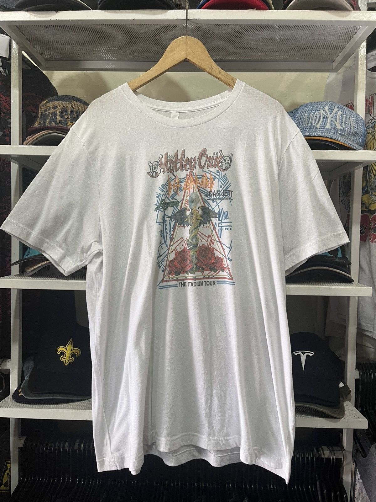 Band Tees Motley Crue Def Leppard Poison Joan Jett 2022 Tour Size US XXL / EU 58 / 5 - 1 Thumbnail