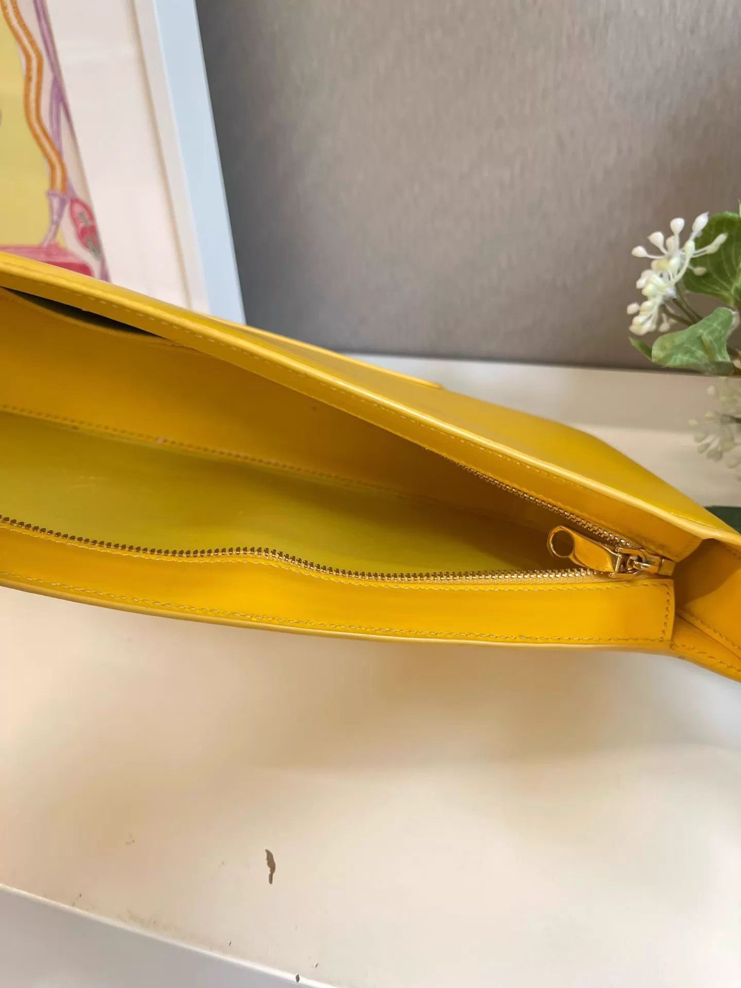 Burberry Burberry TB Yellow Armpit Bag Near New AH305 Size ONE SIZE - 8 Thumbnail