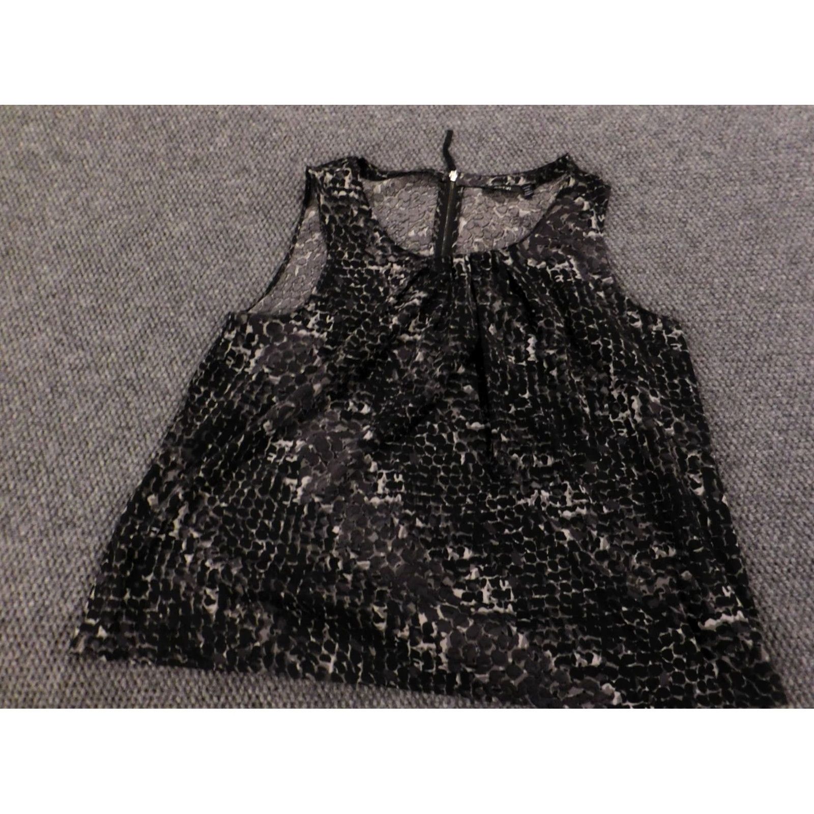 Apt. 9 Apt. 9 Blouse Petites PXL Black Sleeveless V-Neck Pullover Casual Tunic Womens Modern Techwear-style? Size XL / US 12-14 / IT 48-50 - 2 Thumbnail
