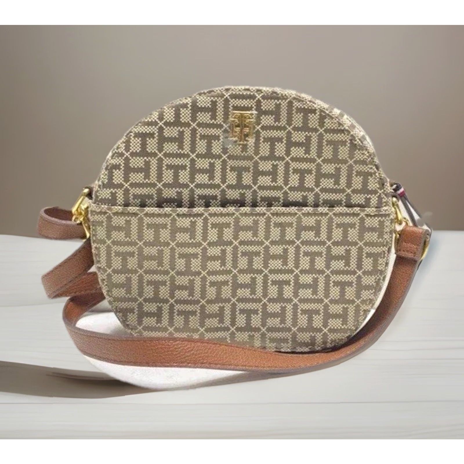 Tommy Hilfiger Women’s Tommy Hilfiger Designer Monogram Signature Canteen Crossbody Beige Purse Size ONE SIZE - 2 Thumbnail