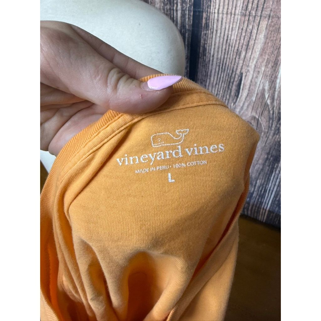 Vineyard Vines Vineyard Vines Men Long Sleeve Orange Graphic Pocket T-Shirt Size US L / EU 52-54 / 3 - 7 Thumbnail