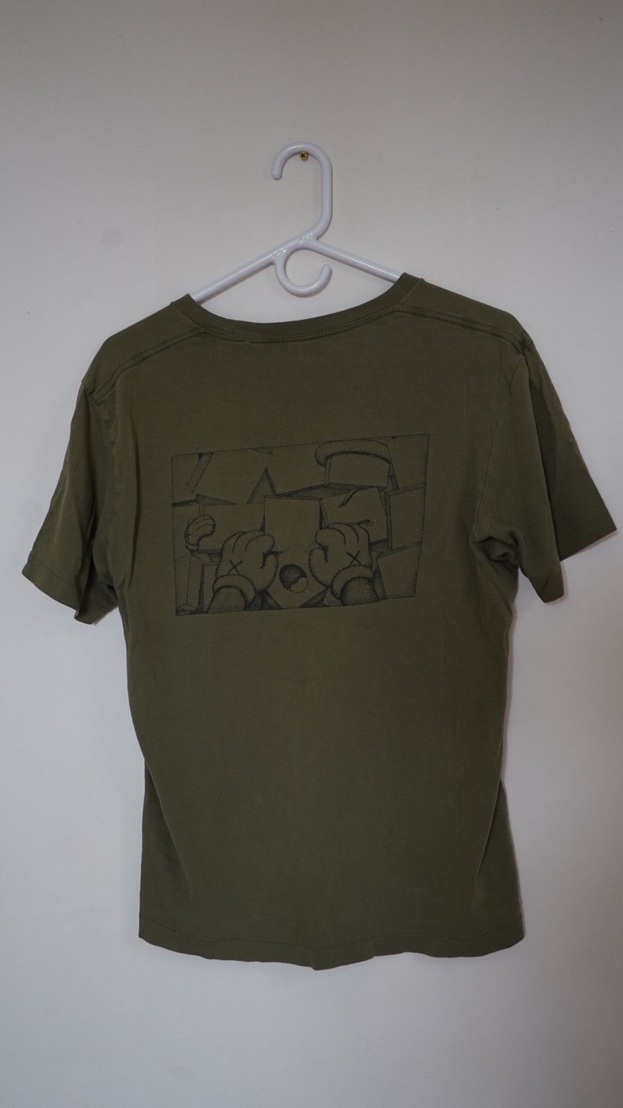 Kaws × Uniqlo Green Kaws x Uniqlo Army Tee Size US L / EU 52-54 / 3 - 1 Thumbnail