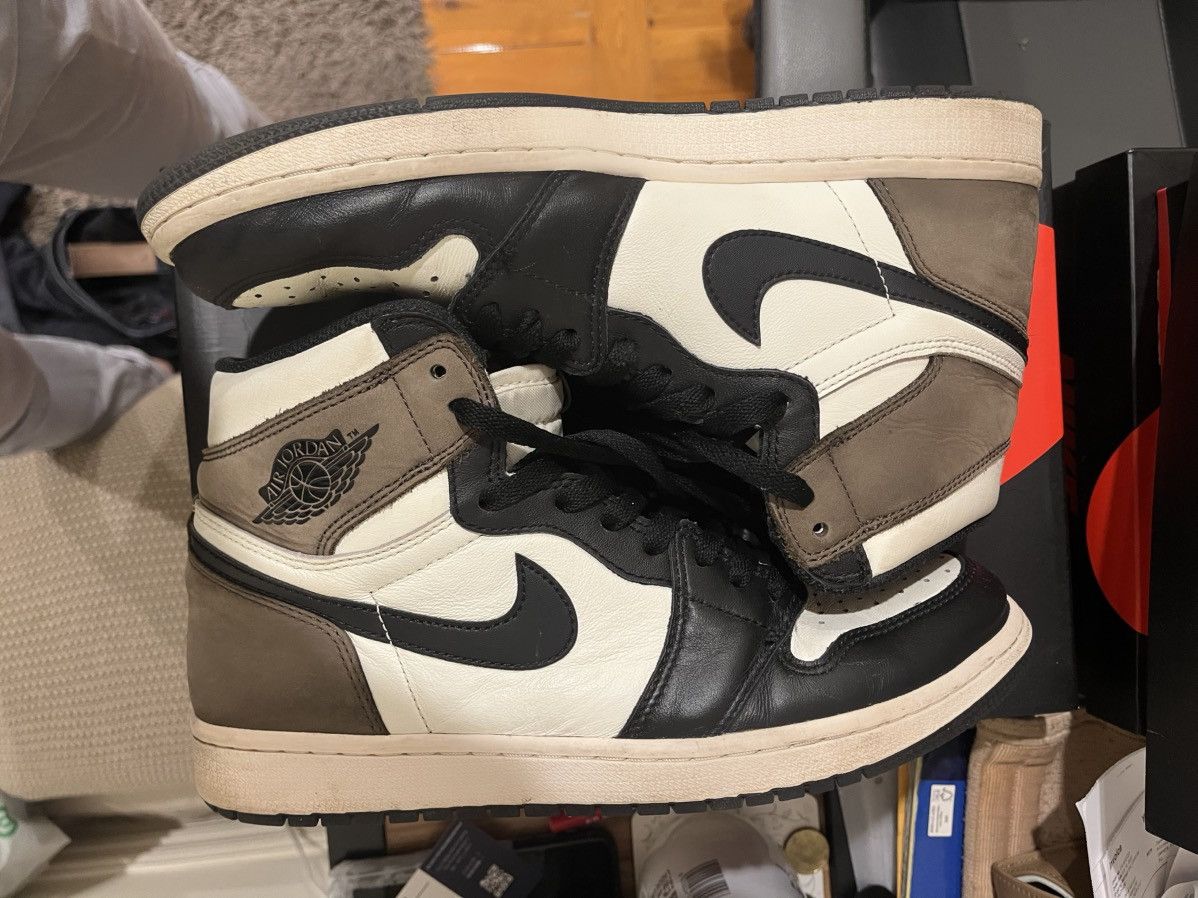 Jordan Brand Jordan 1 Retro High OG Mocha Size US 10 / EU 43 - 3 Thumbnail