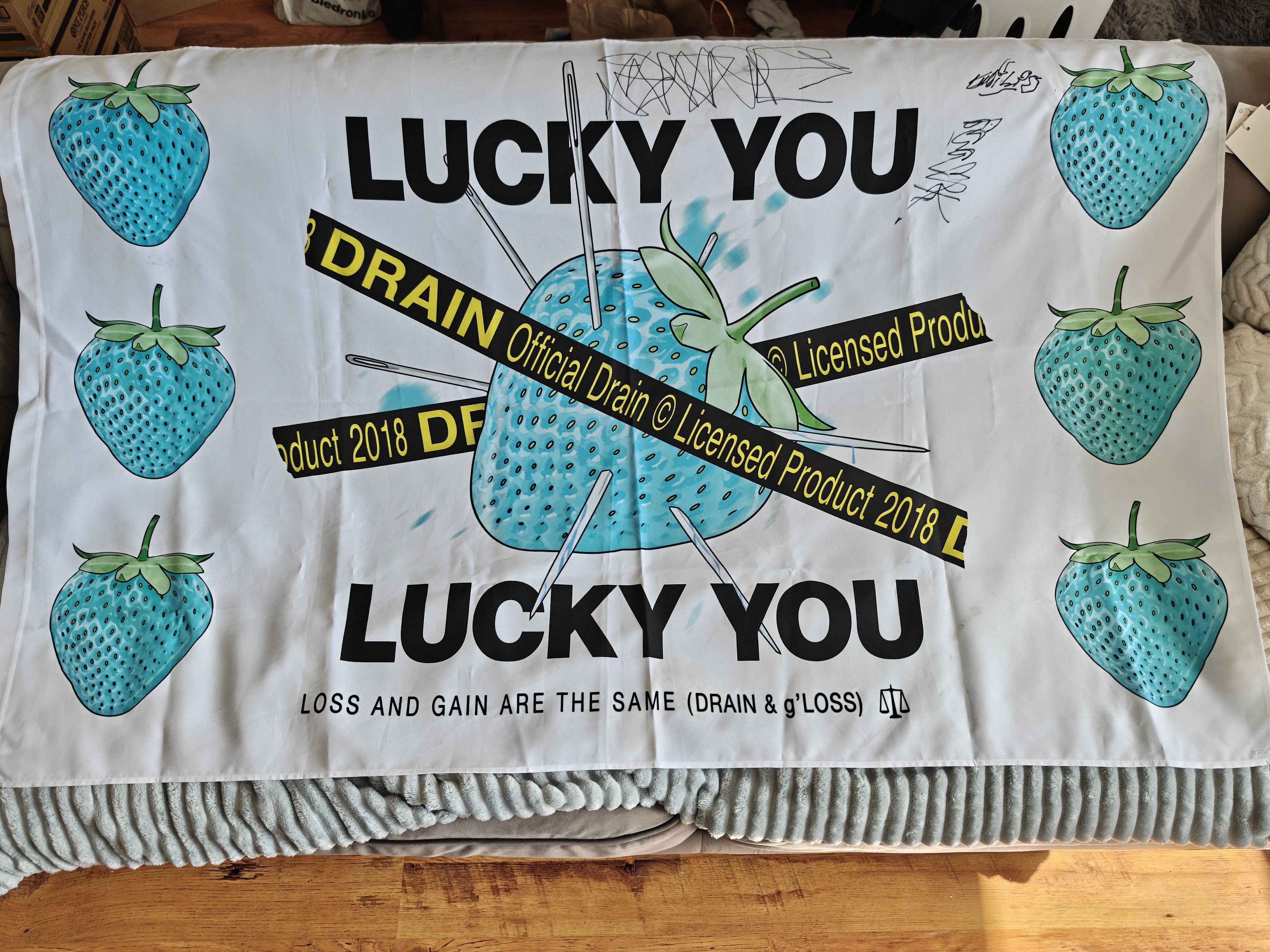 Drain Gang Drain Gang 'LUCKY YOU' strawberry flag Size ONE SIZE - 1 Thumbnail